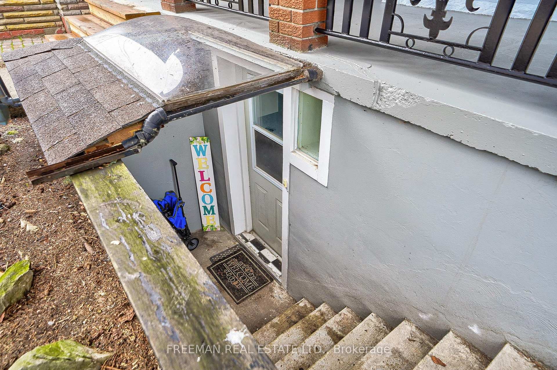 435 Manning Avenue photo 6