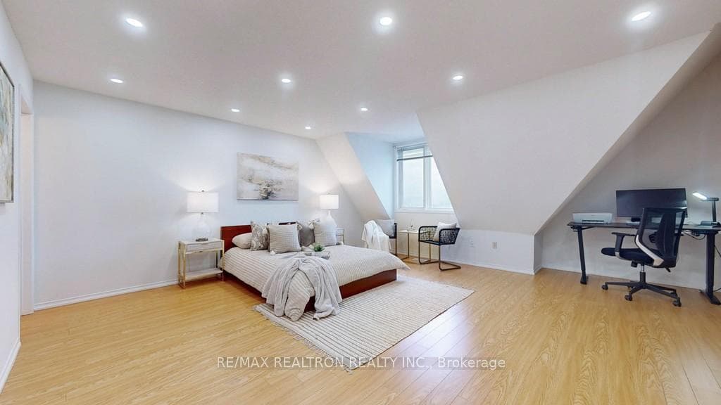 75 Weldrick Road Unit 818 photo 26
