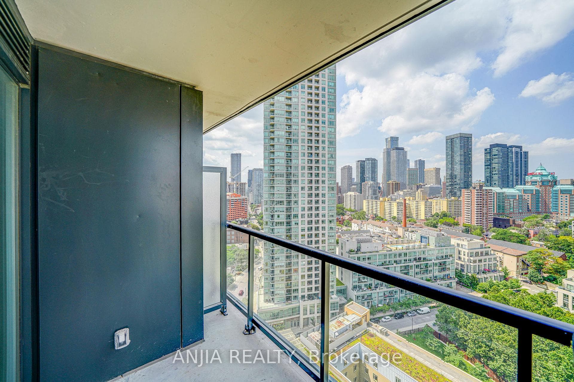 159 Wellesley Street Unit 1801 photo 20