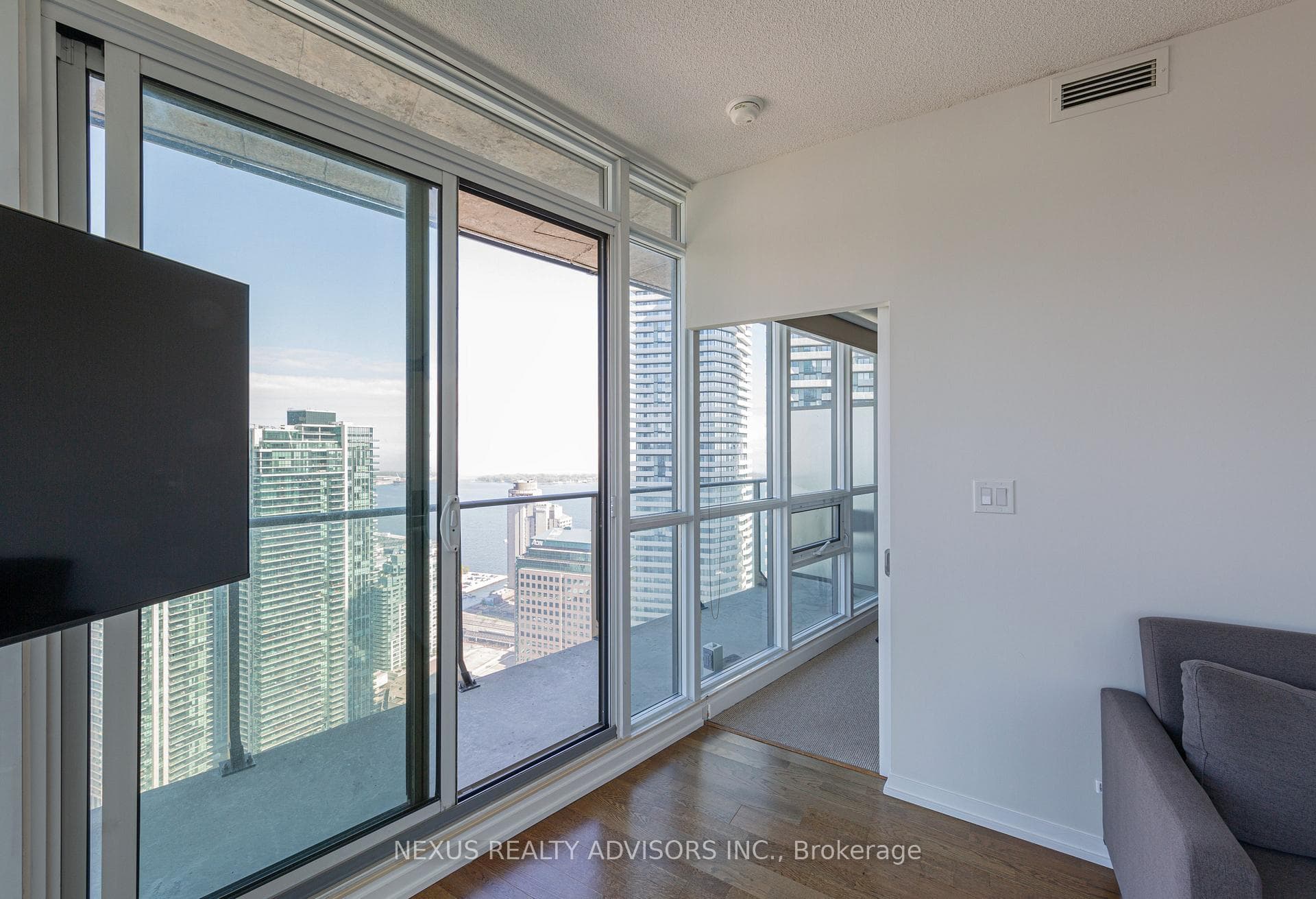 65 Bremner Boulevard Unit 4708 photo 33