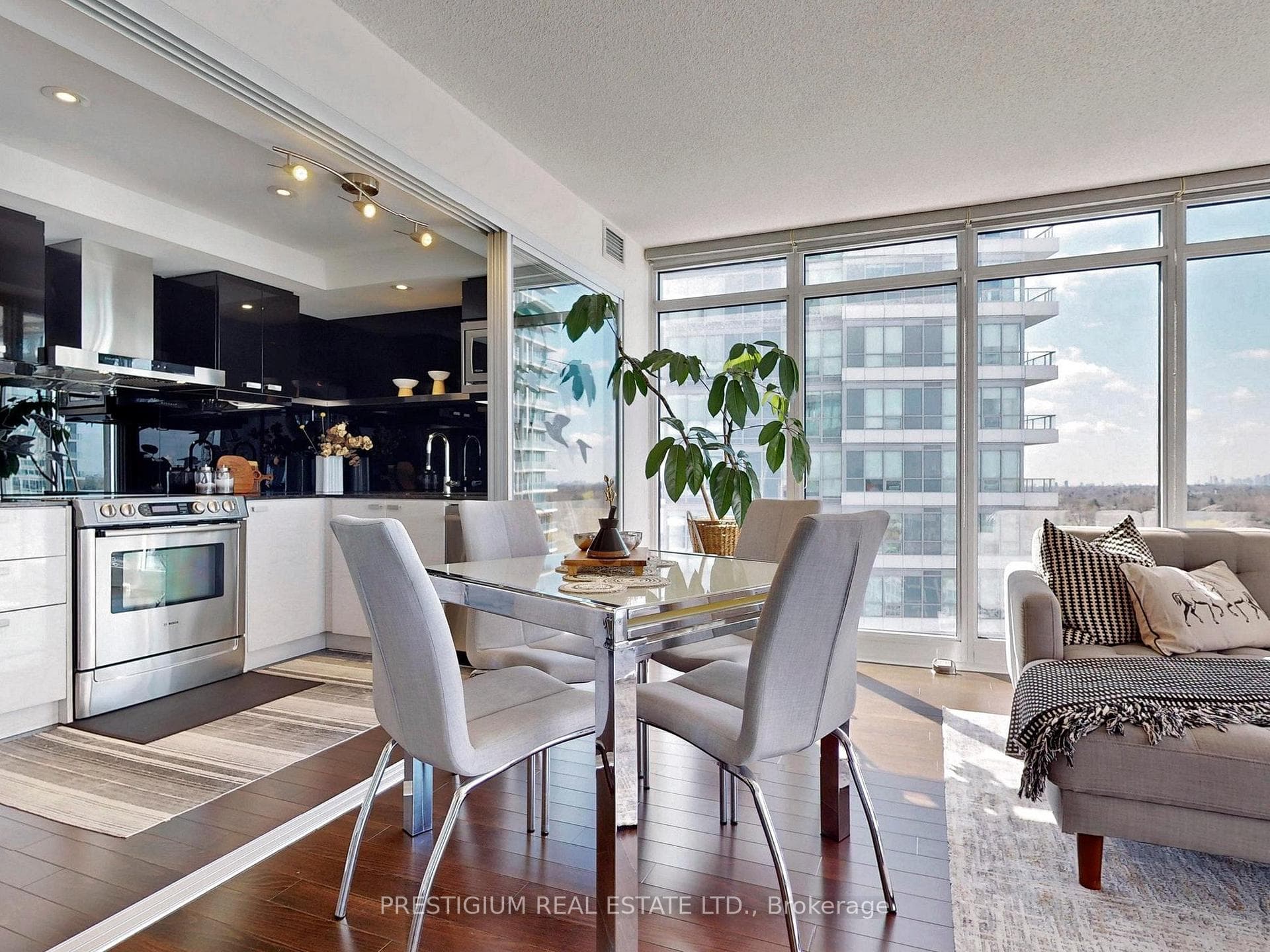 121 Mcmahon Drive Unit 1809 photo 15