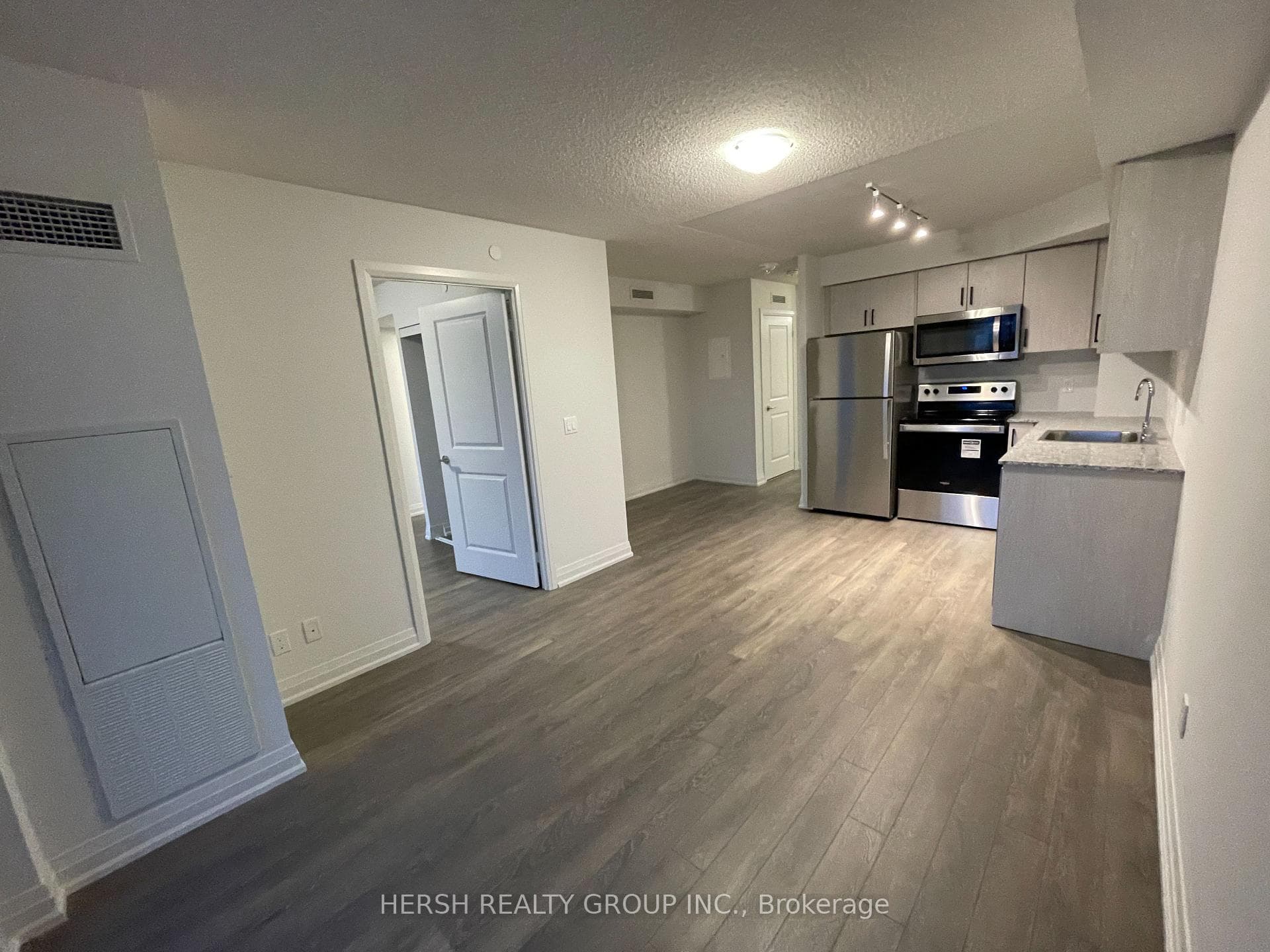 20 Meadowglen Place Unit 2002 photo 10