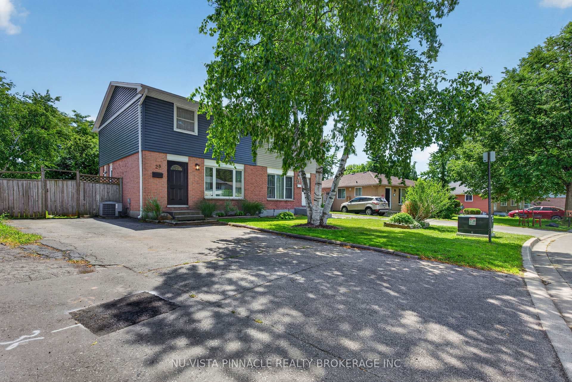28 Edgemere Crescent photo 2