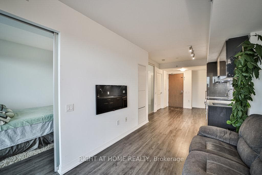 251 jarvis Street Unit 2702 photo 10