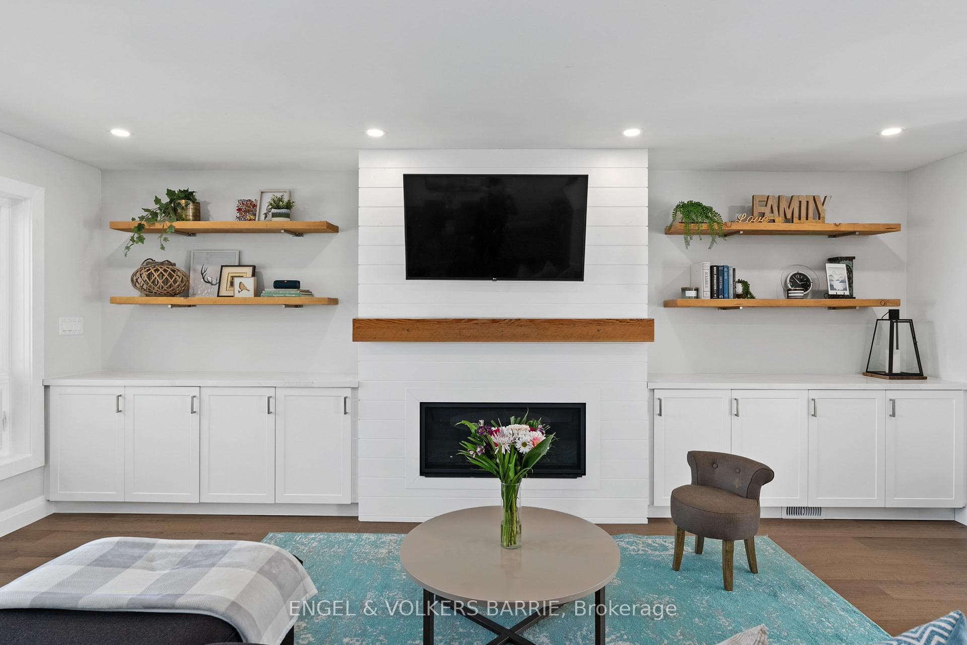 2371 Lakeshore Road photo 9