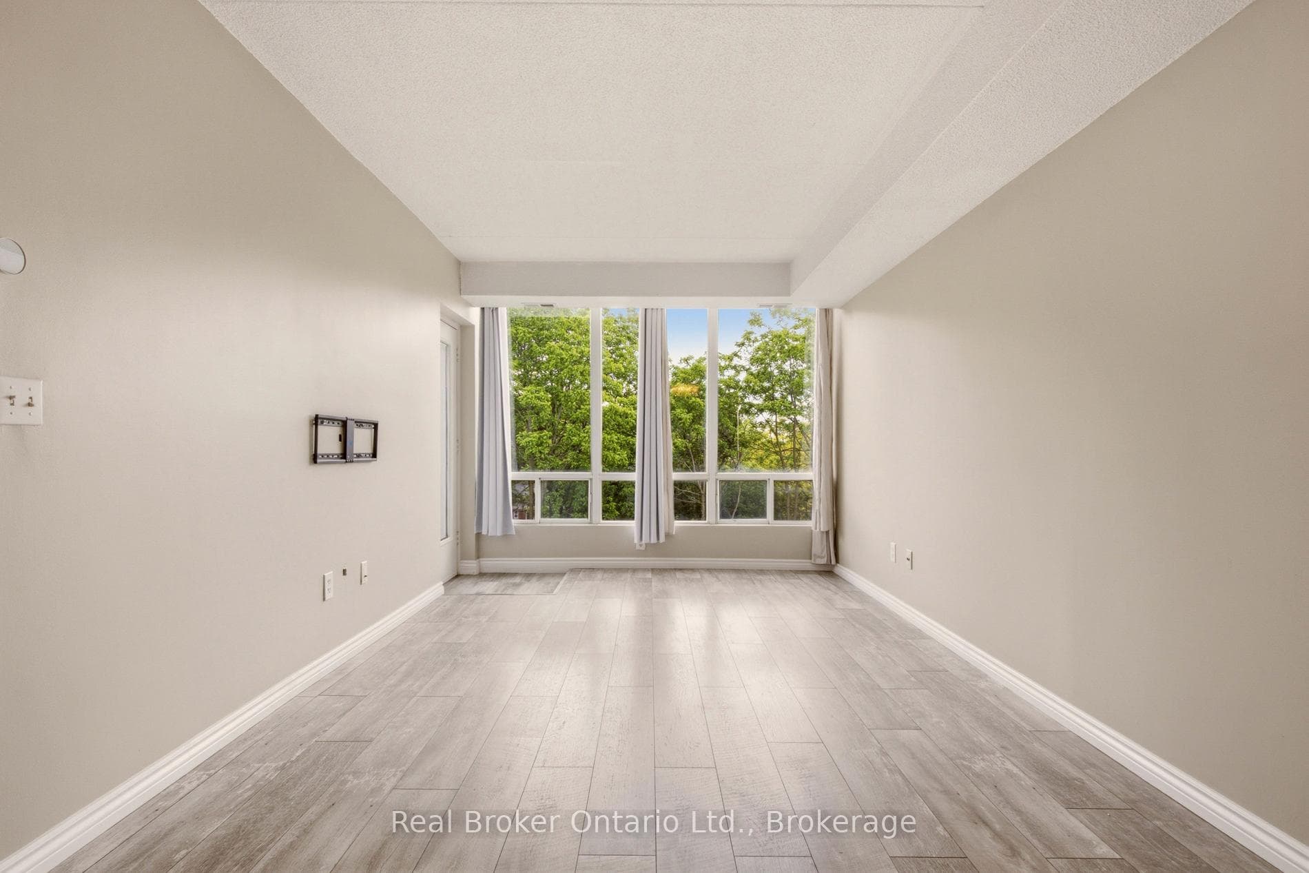 105 Bagot Street Unit 409 photo 13