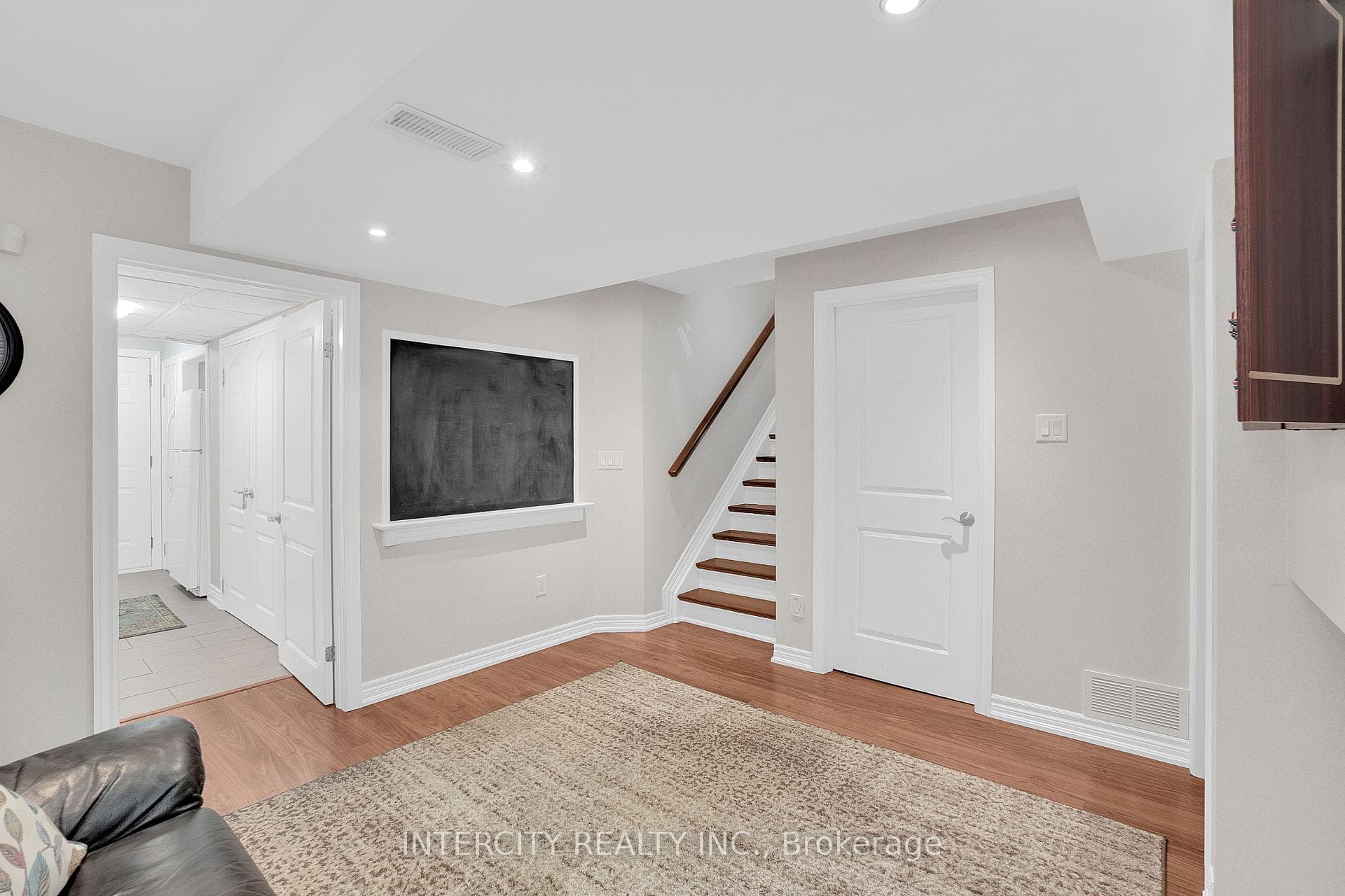 11 Queensberry Crescent photo 32
