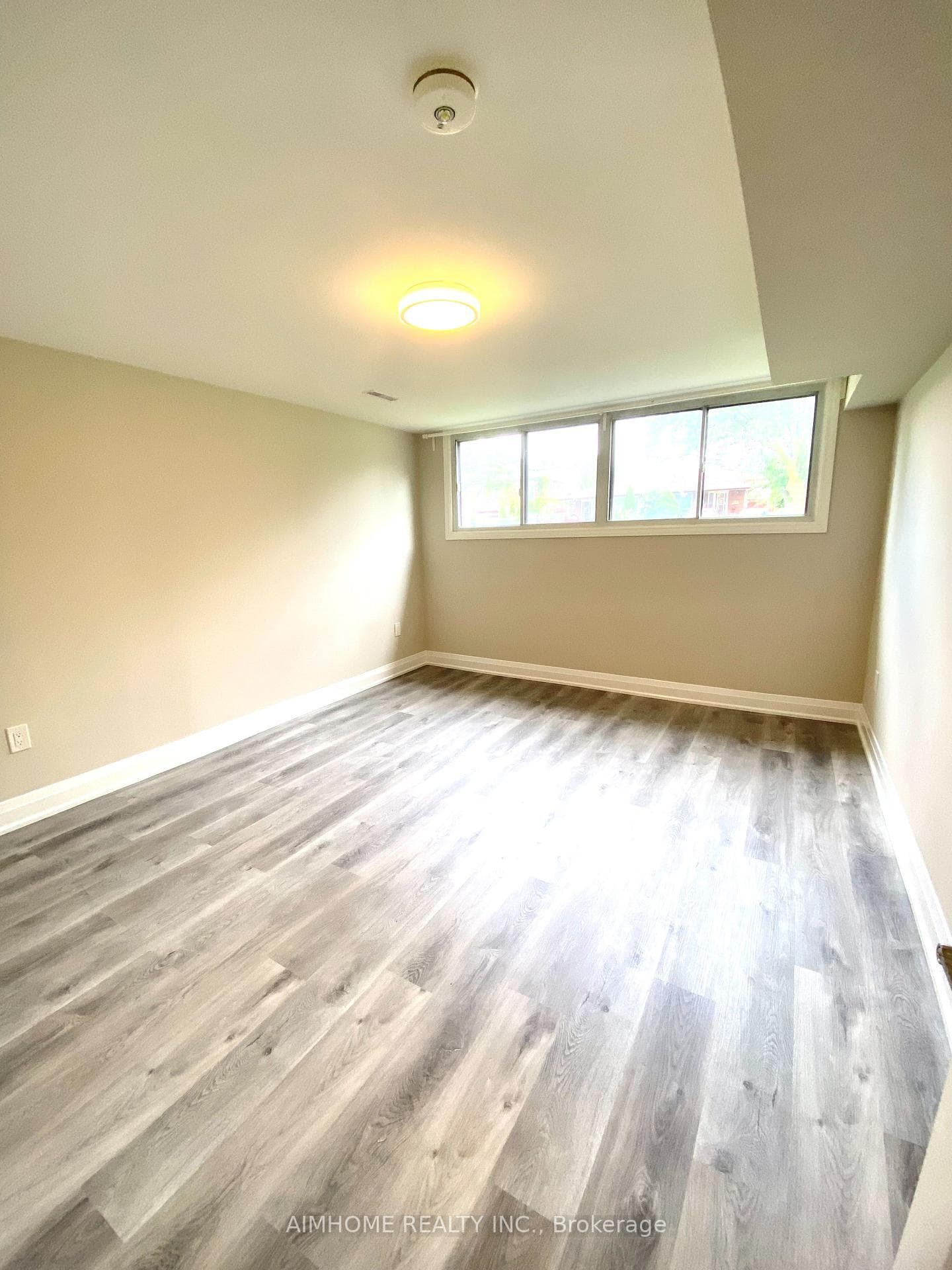 3310 Oakglade Crescent Unit (Lower) photo 5