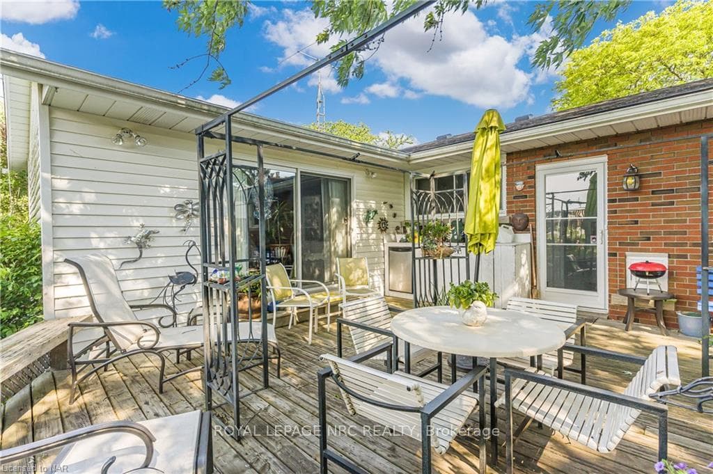 5 LARCHWOOD Drive photo 12