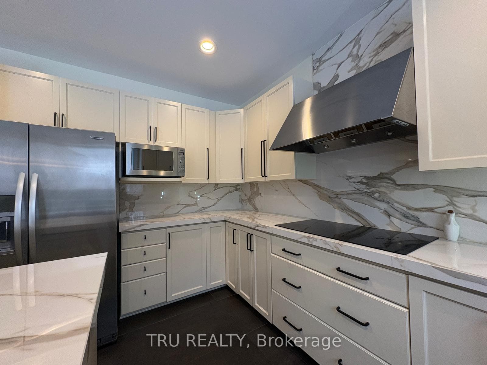 High-End Appliances -Granite countertop