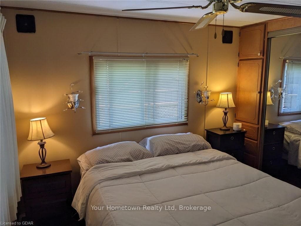 129 CEDAR Crescent photo 8