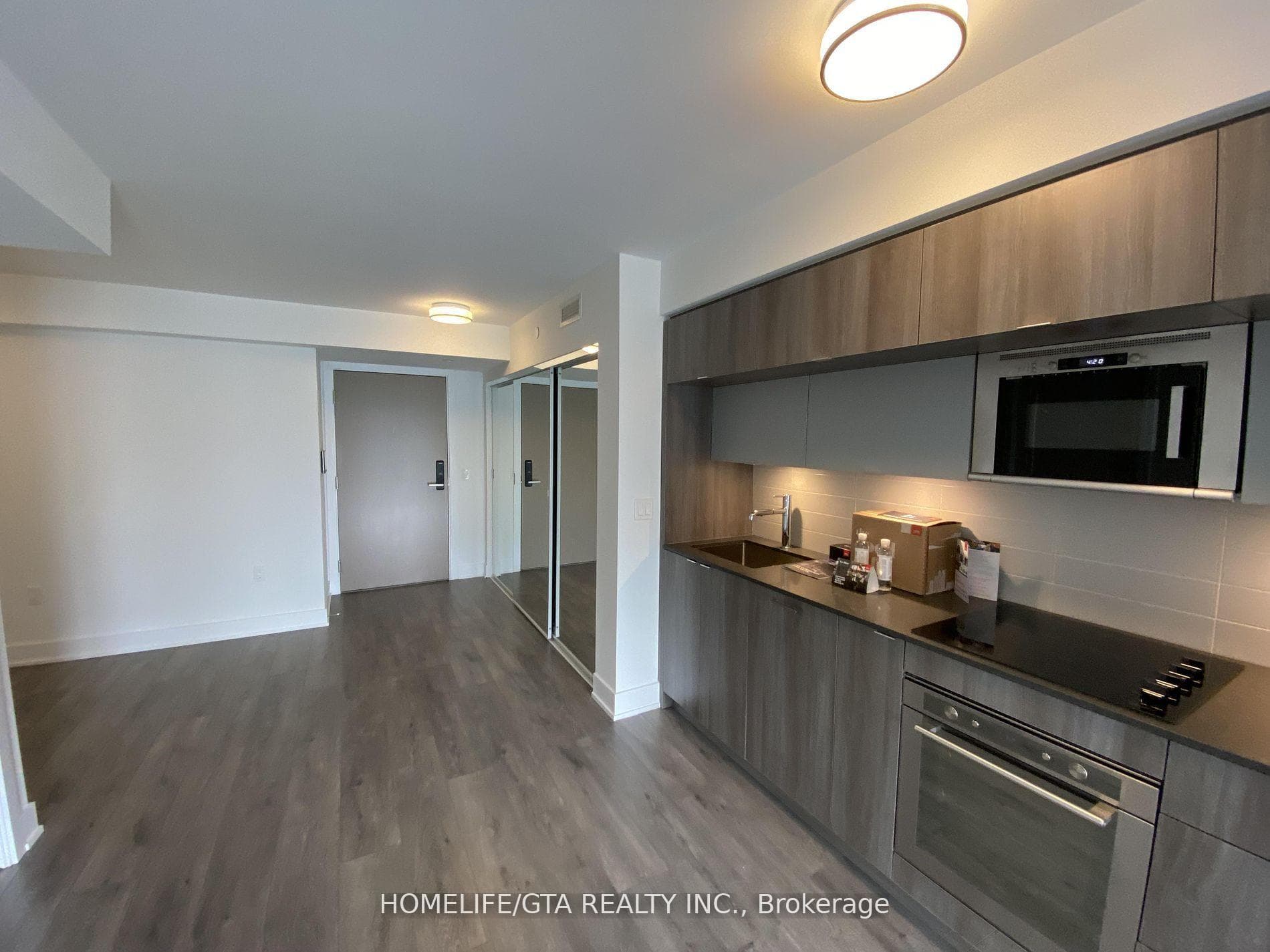 575 Bloor Street Unit 1810 photo 5