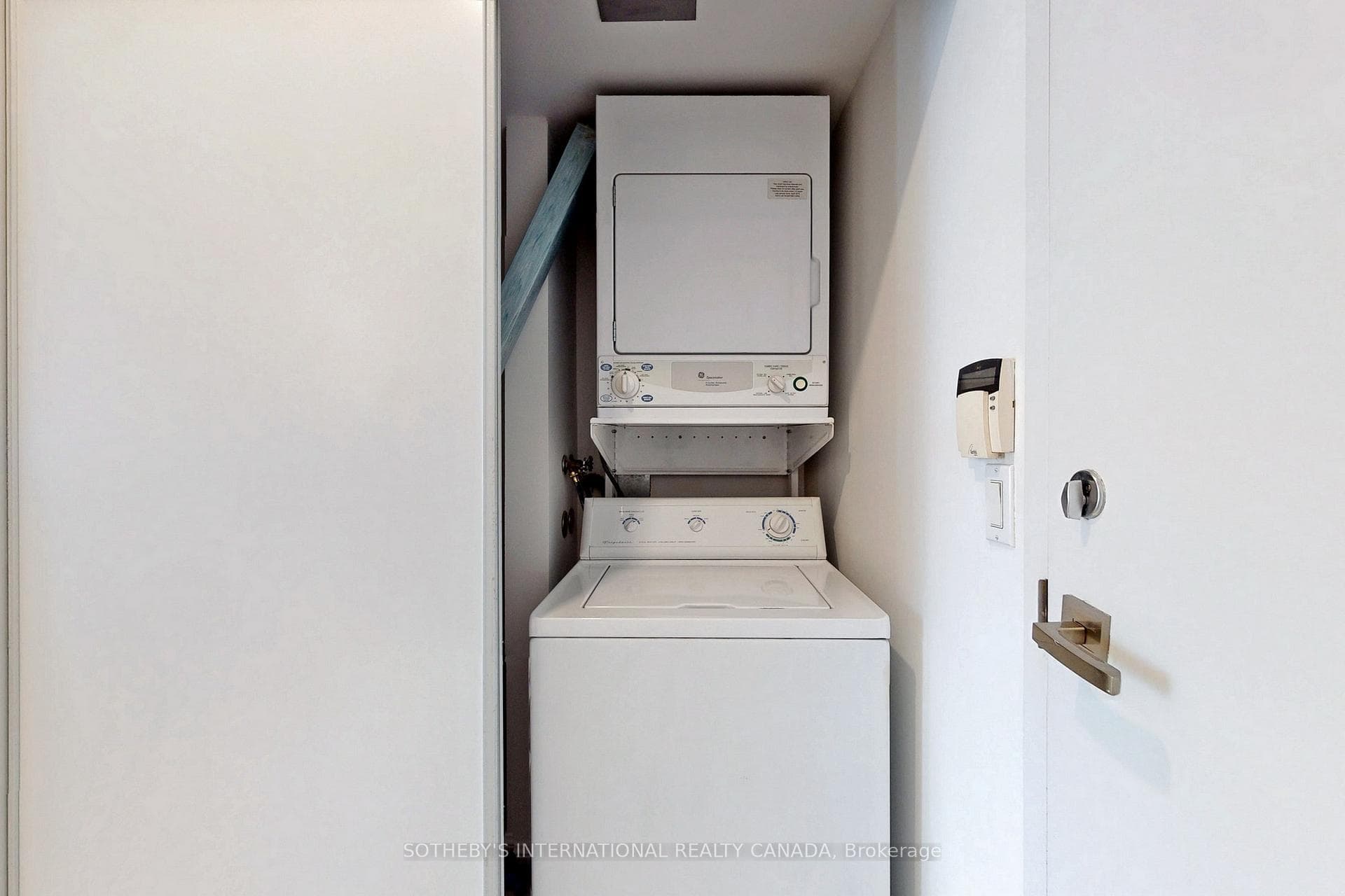 228 Queens Quay Unit 1005 photo 23