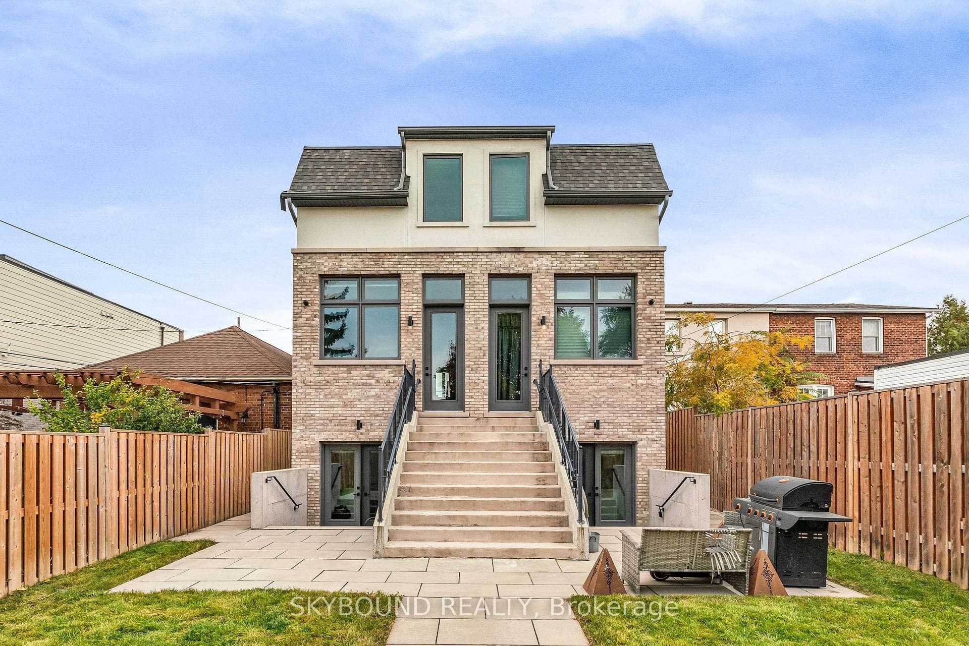 323 Mortimer Avenue Unit B photo 2