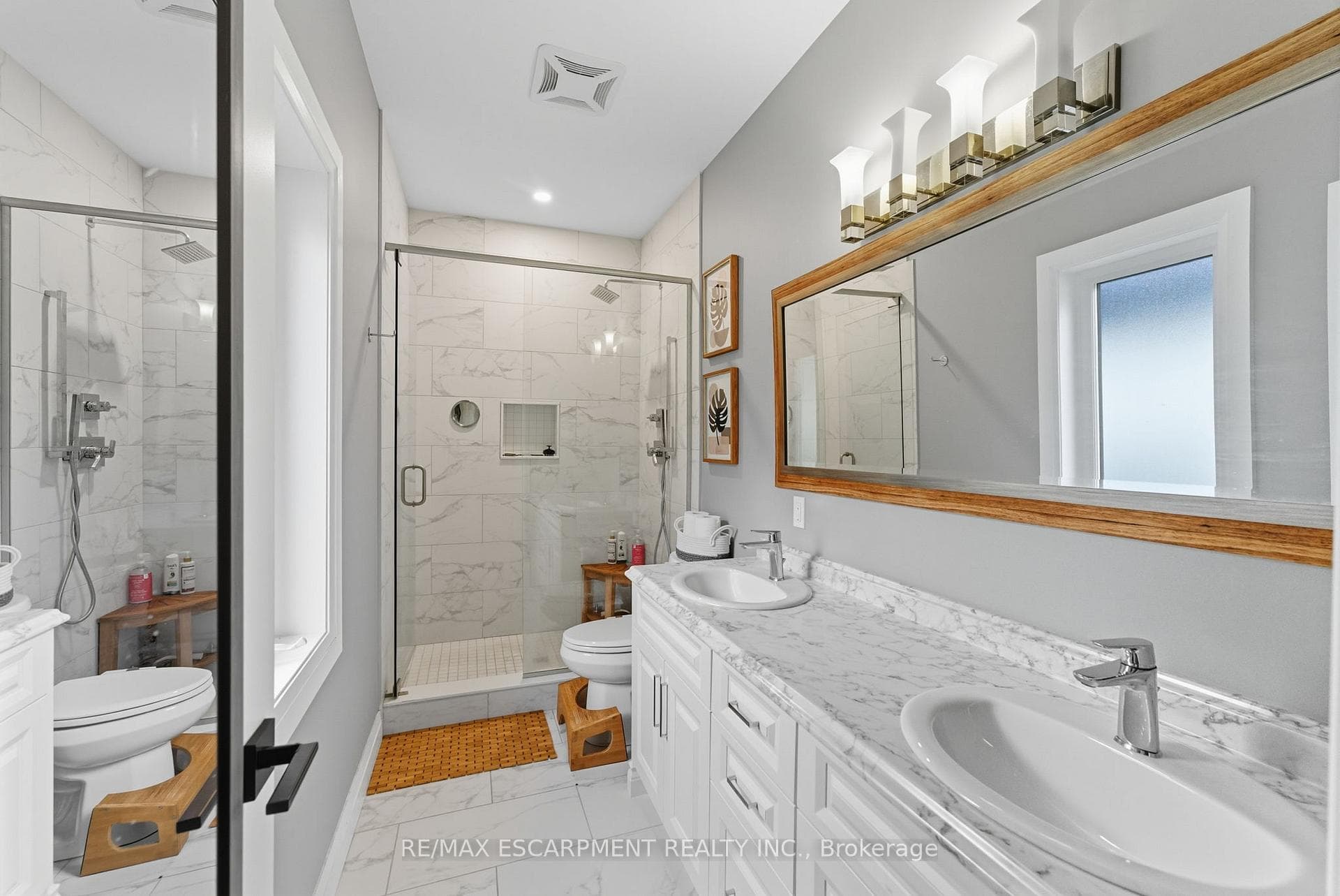 1053 Bay Street photo 31