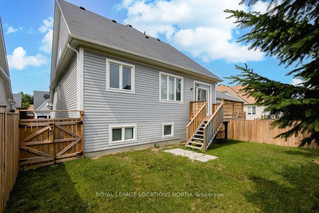 33 Grand Poplar Lane photo 36