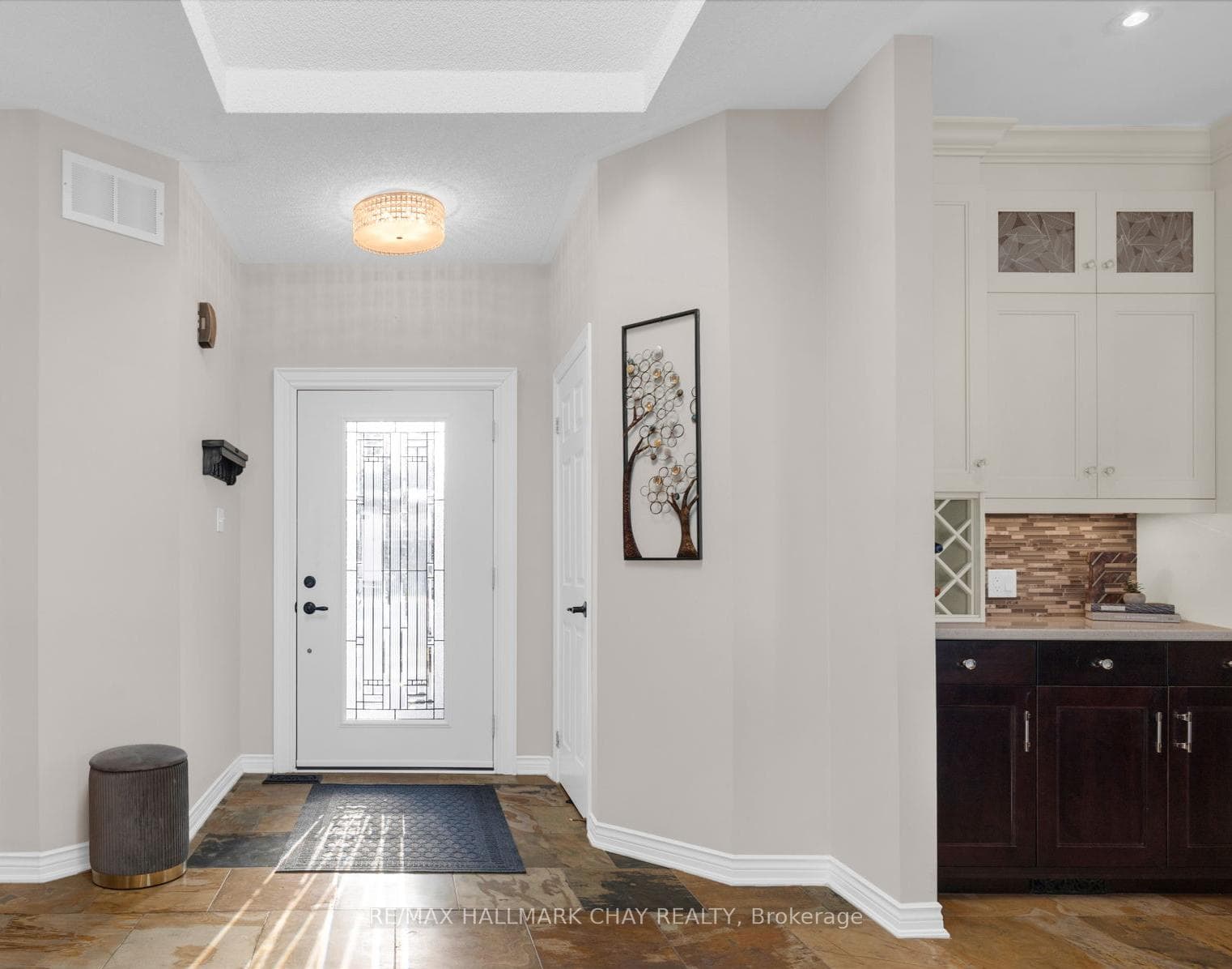 37 Brookfield Crescent, Barrie - Foyer, Skylight