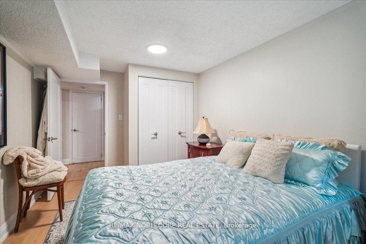 180 Mason Avenue photo 23