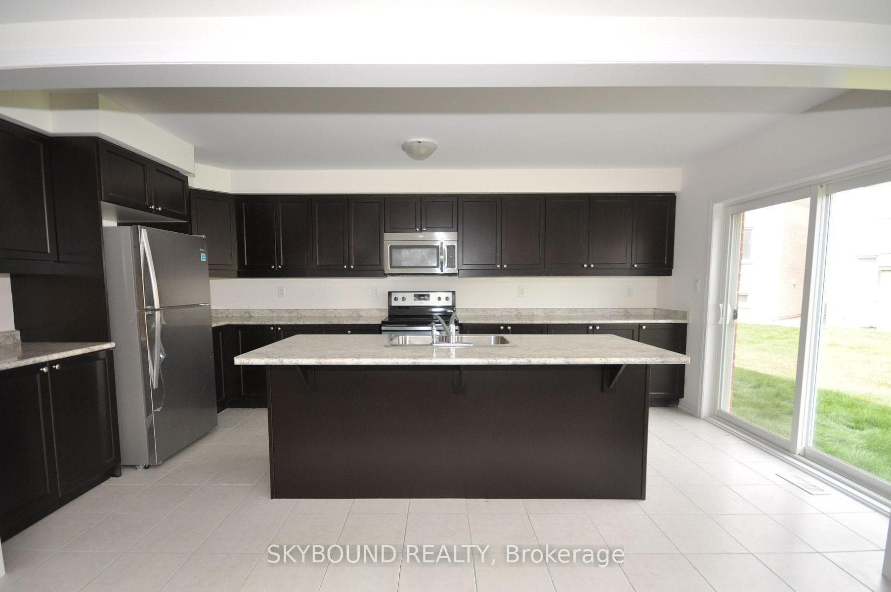 305 Gooding Crescent photo 6
