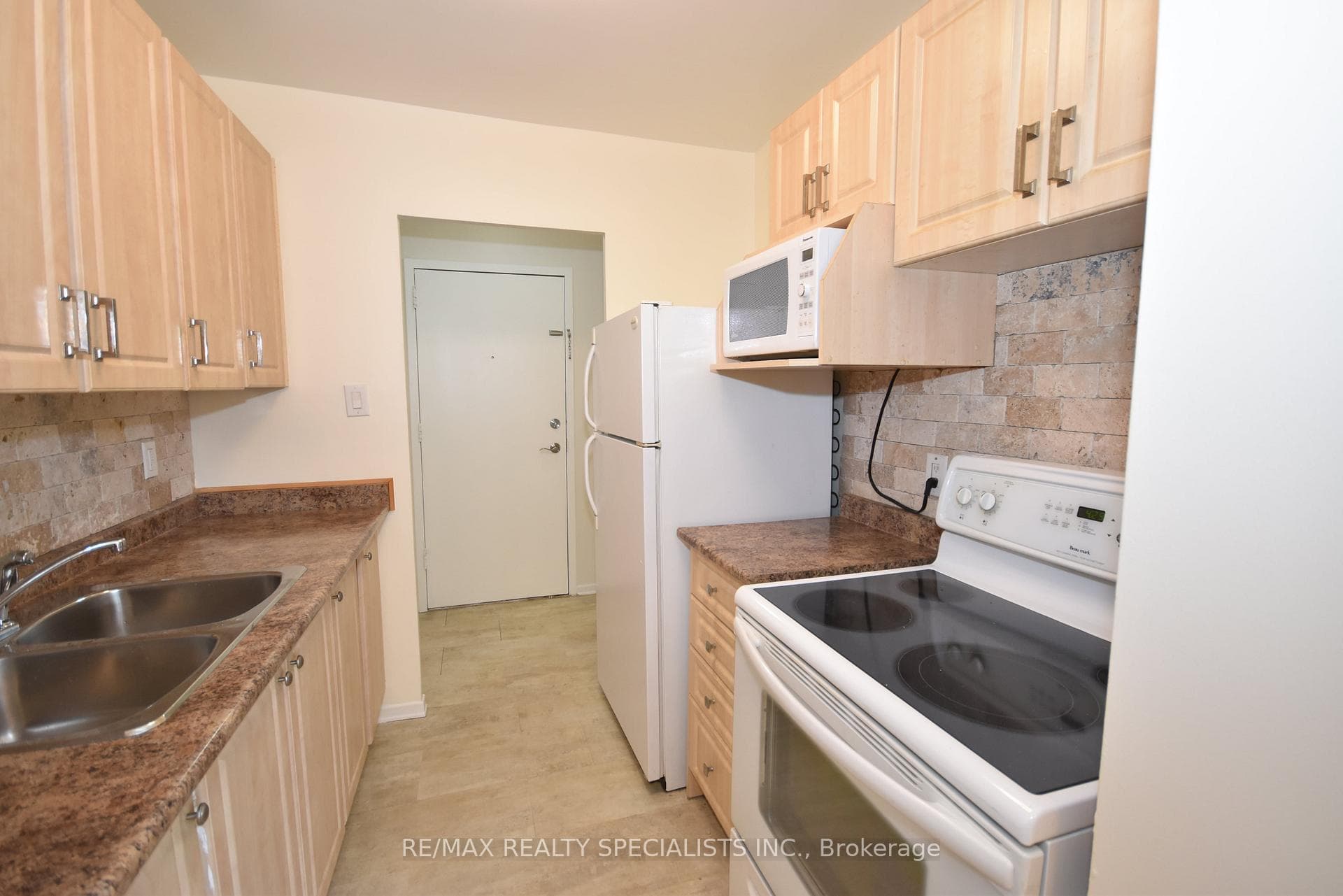 2485 WOKING Crescent Unit 209 photo 5