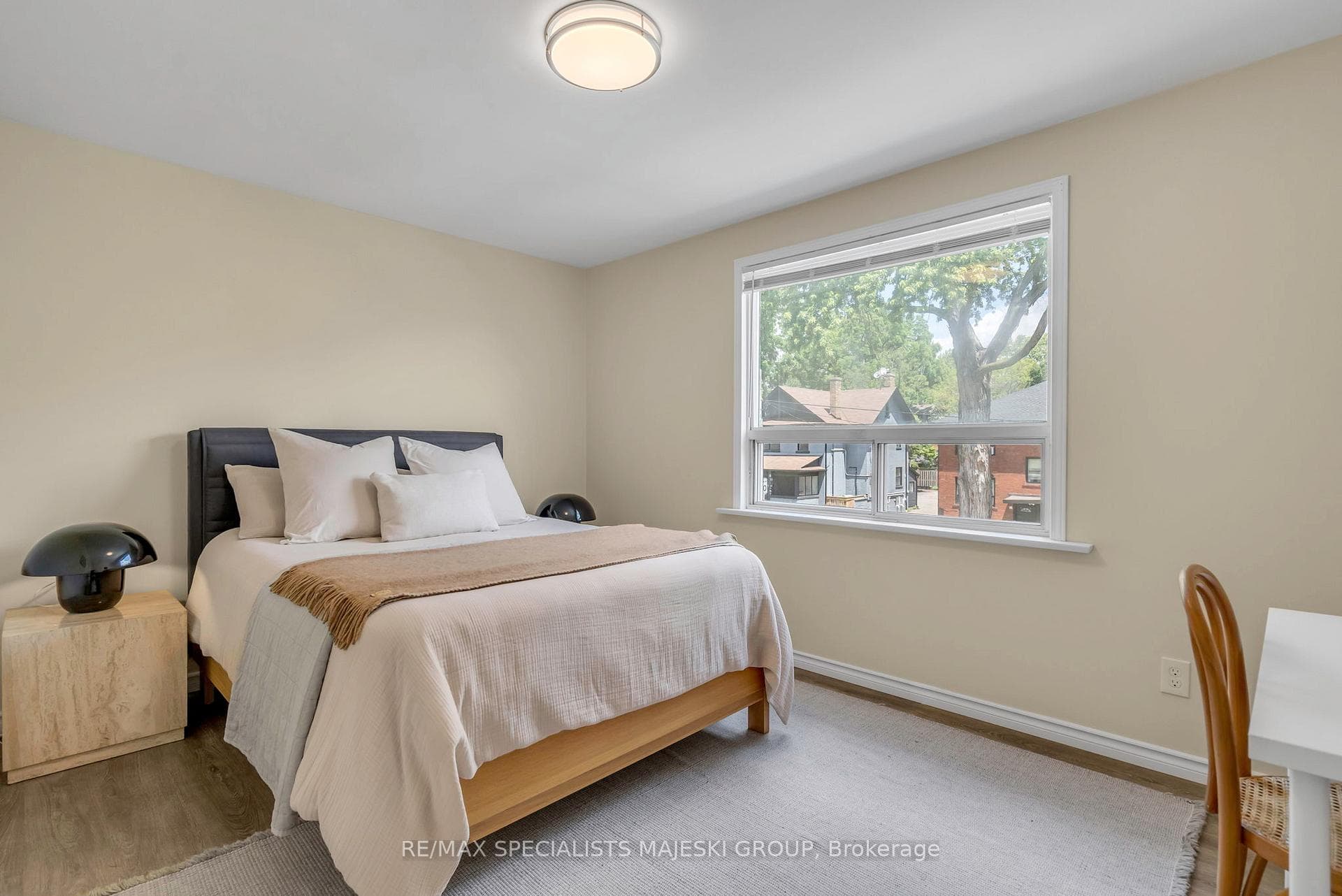 62 Superior Avenue photo 25