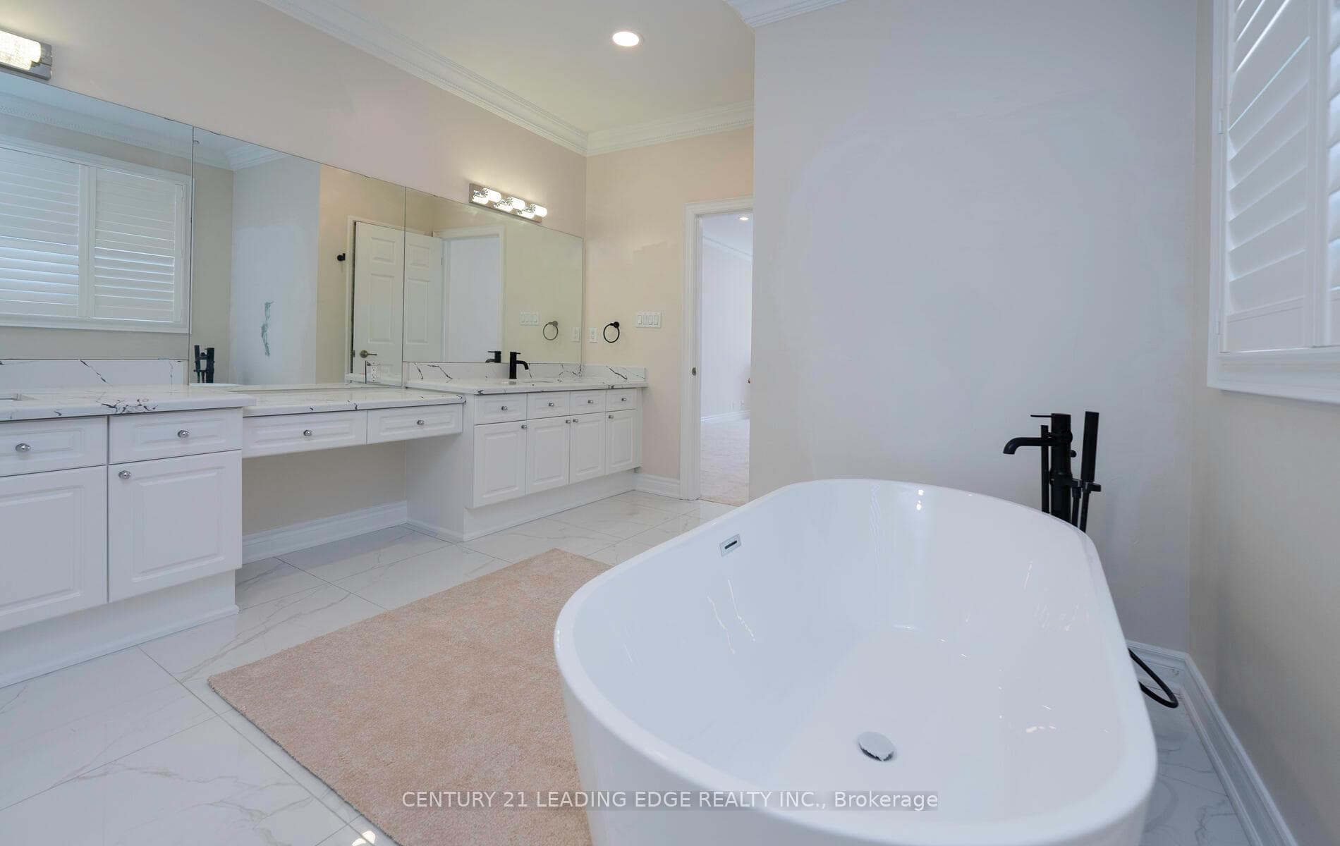 3675 Cochrane Street photo 34