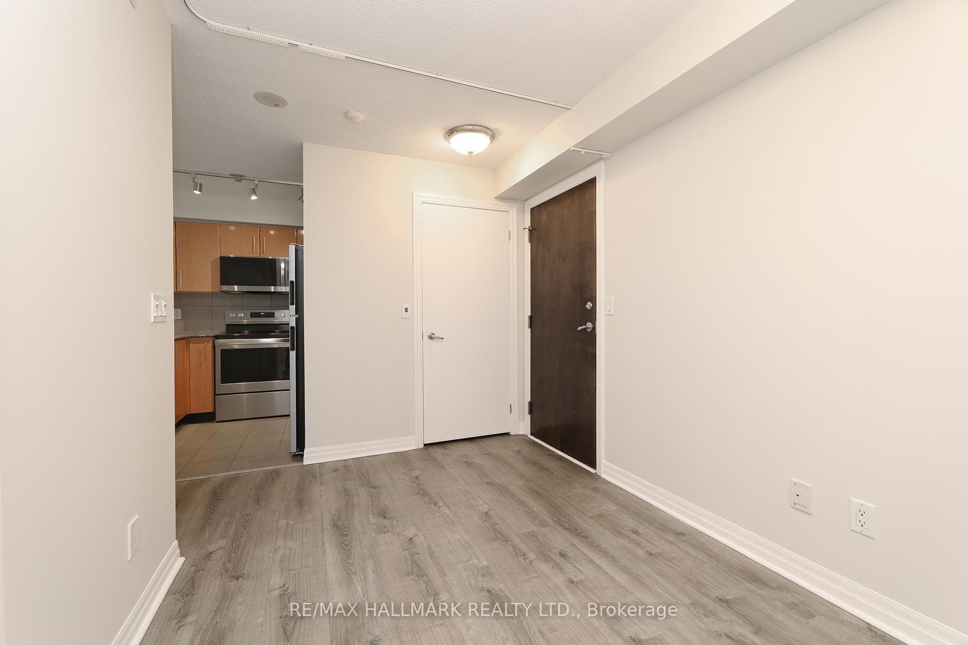 16 Yonge Street Unit 707 photo 8