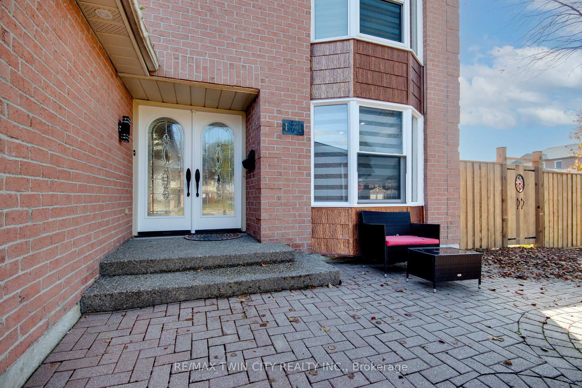 171 Highview (Upper) Drive photo 2
