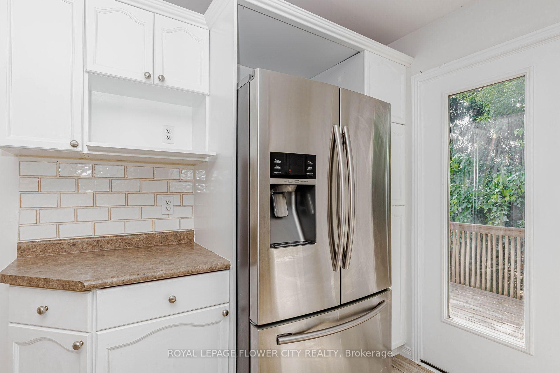 47 QUEENSWAY Drive photo 22