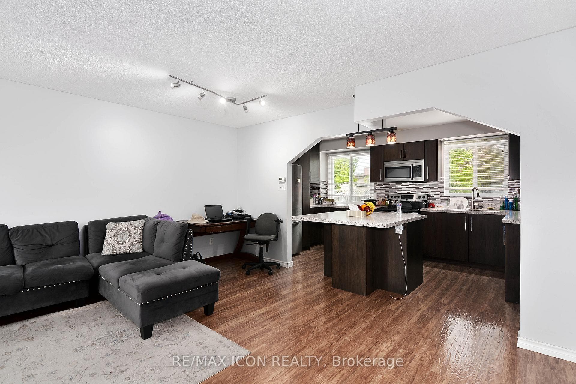 1470 ALDERSBROOK Road photo 6