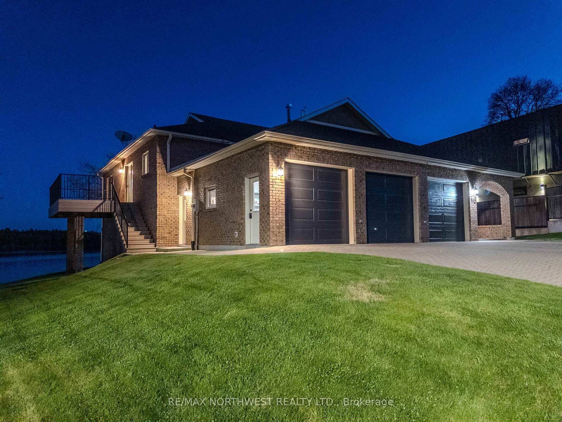 110 Lakeside Crescent photo 3