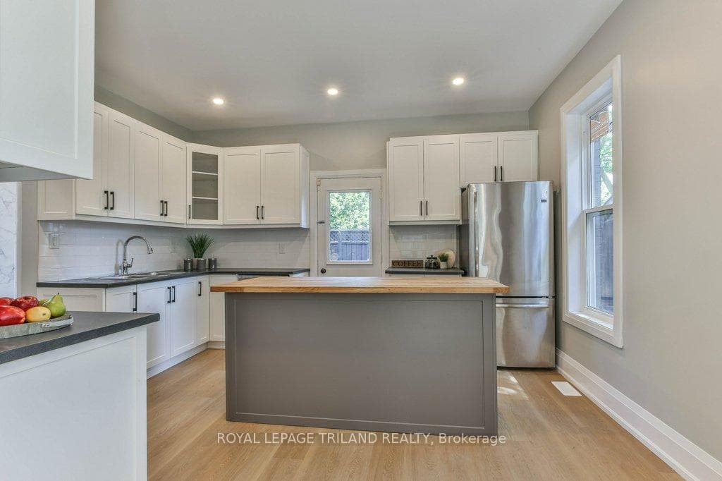 93 MALAKOFF Street photo 13