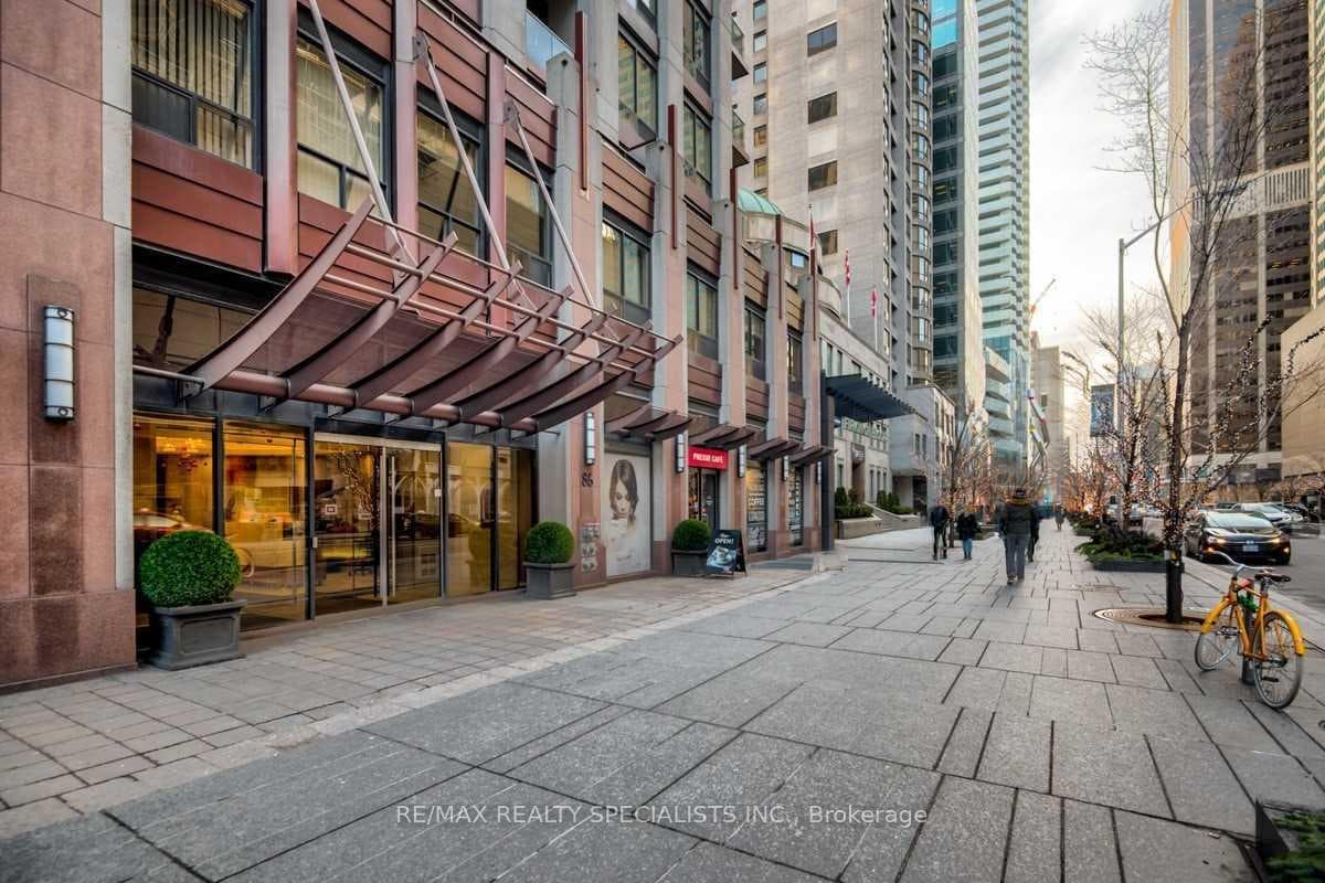85 Bloor Street Unit 1507 photo 2