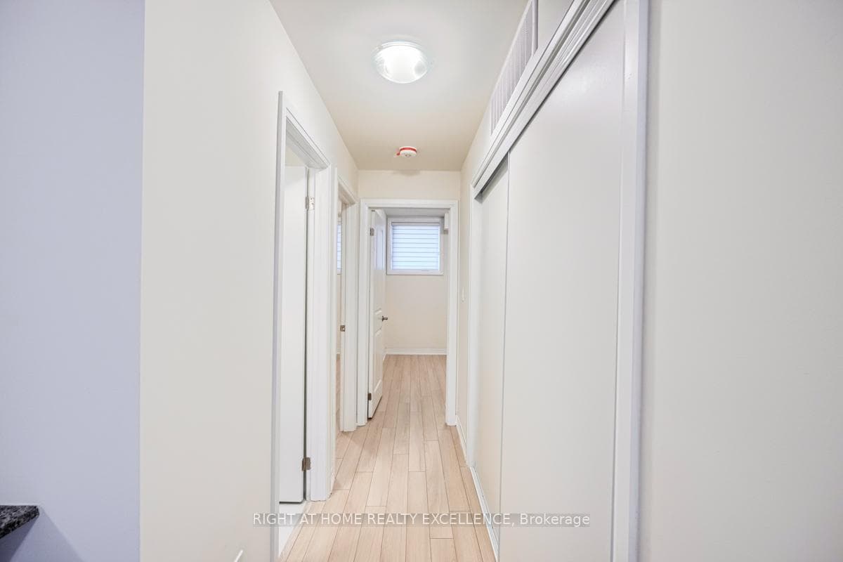 235 Mclevin Avenue Unit 3 photo 28