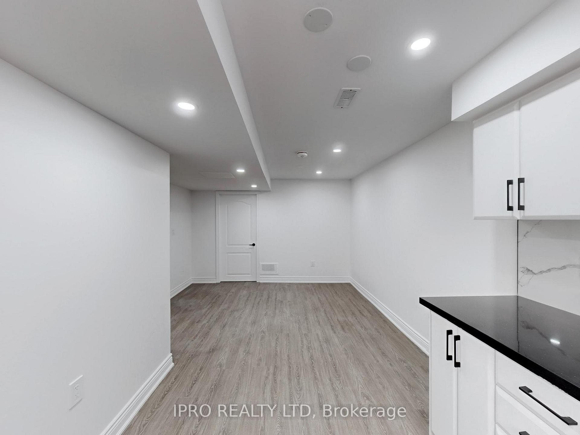 18 Larande Court Unit 2 photo 4