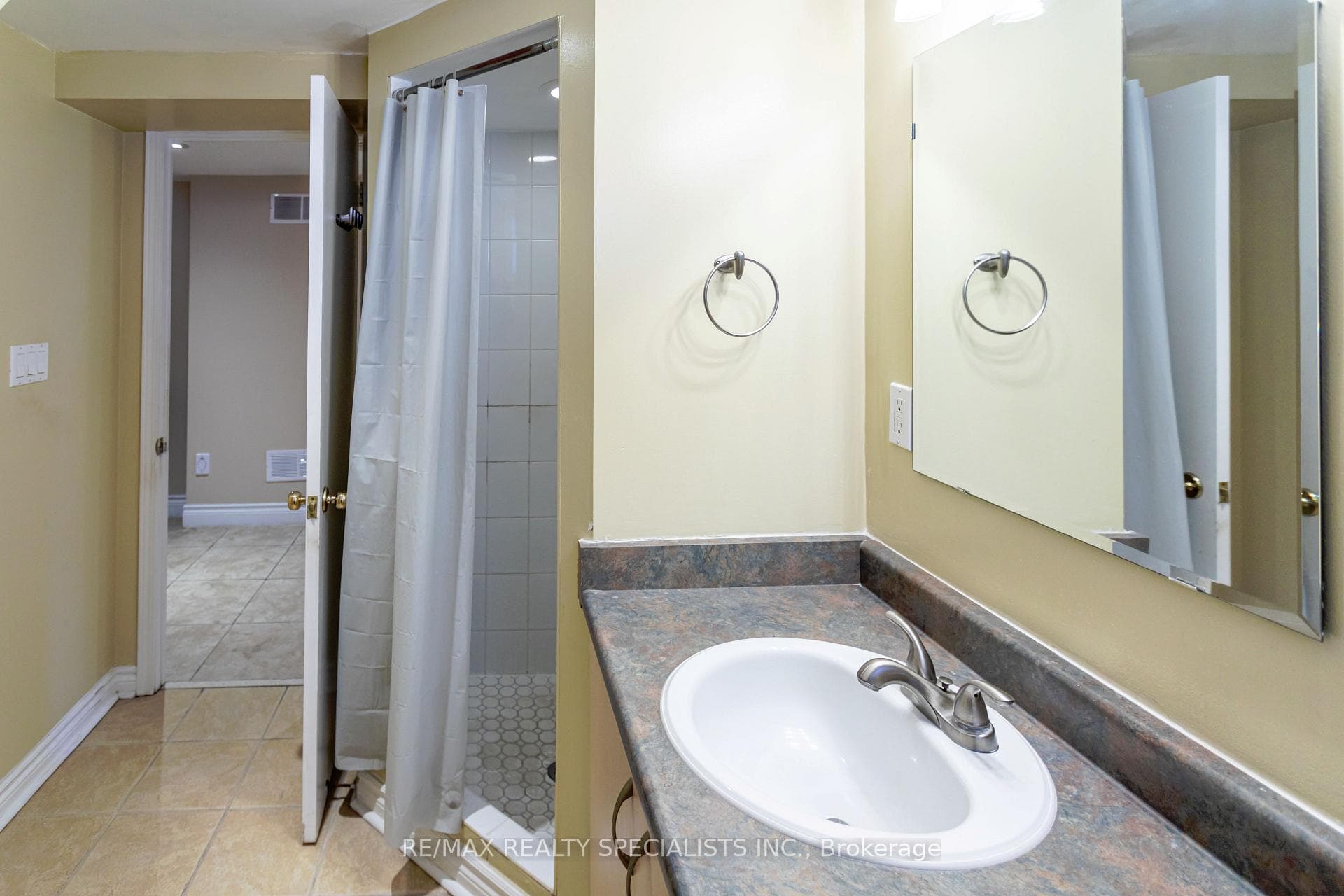 81 Acton Avenue photo 37