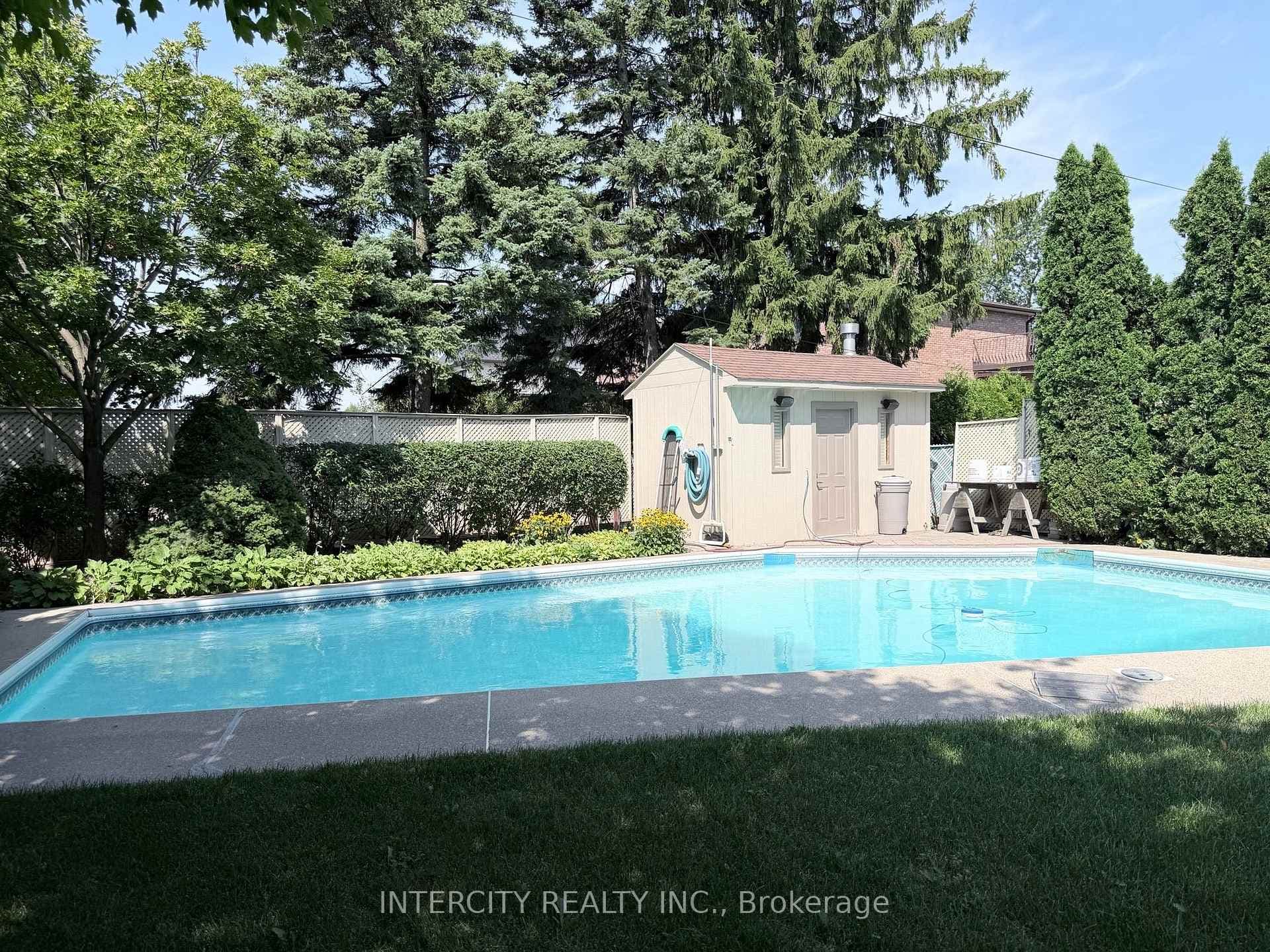 36 Strathburn Boulevard photo 22