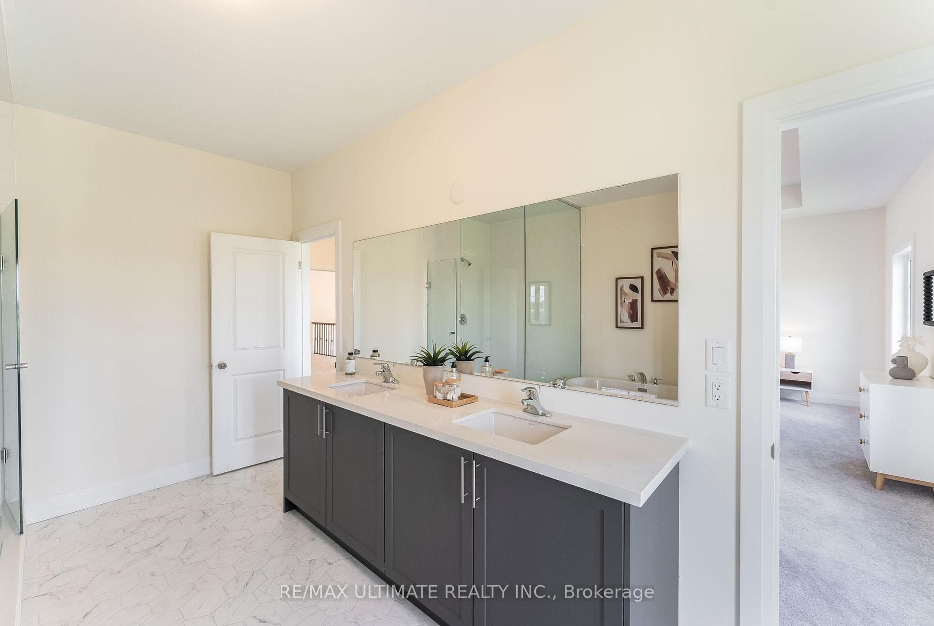 22 Bavenden Crescent photo 35
