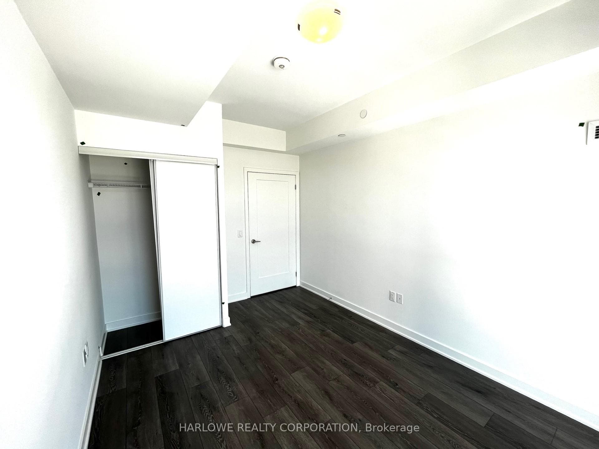 95 Oneida Crescent Unit 802 photo 4