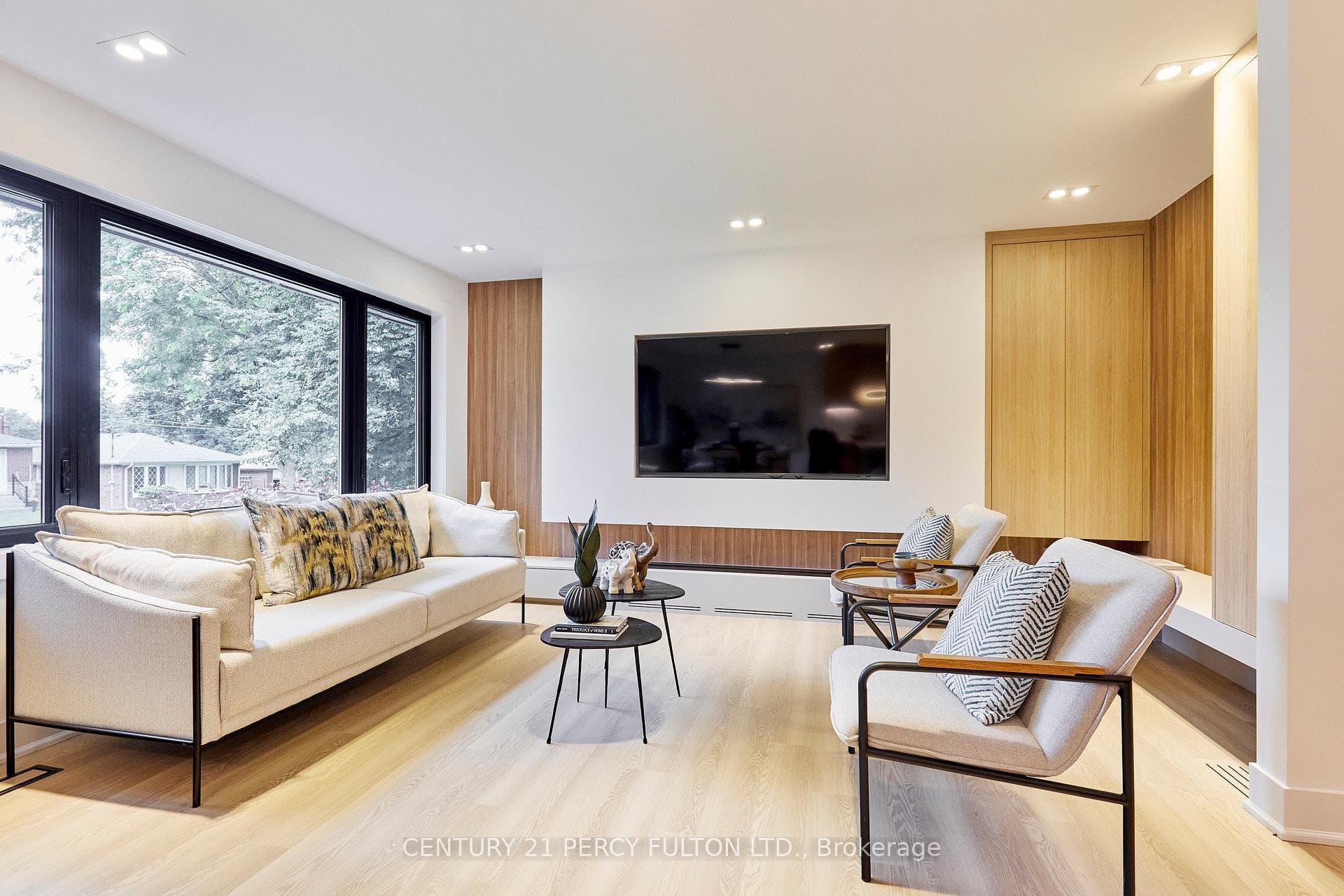 56 Broadlands Boulevard photo 10