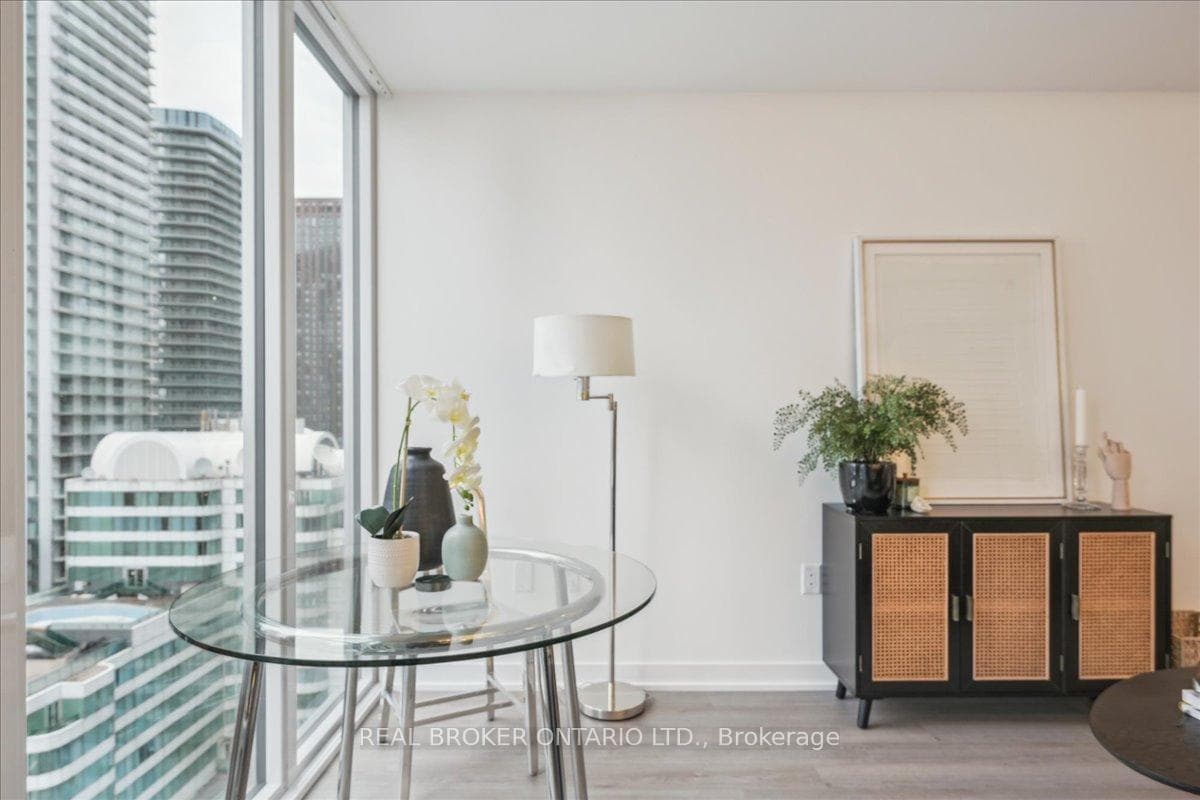 357 King Street Unit 2201 photo 11