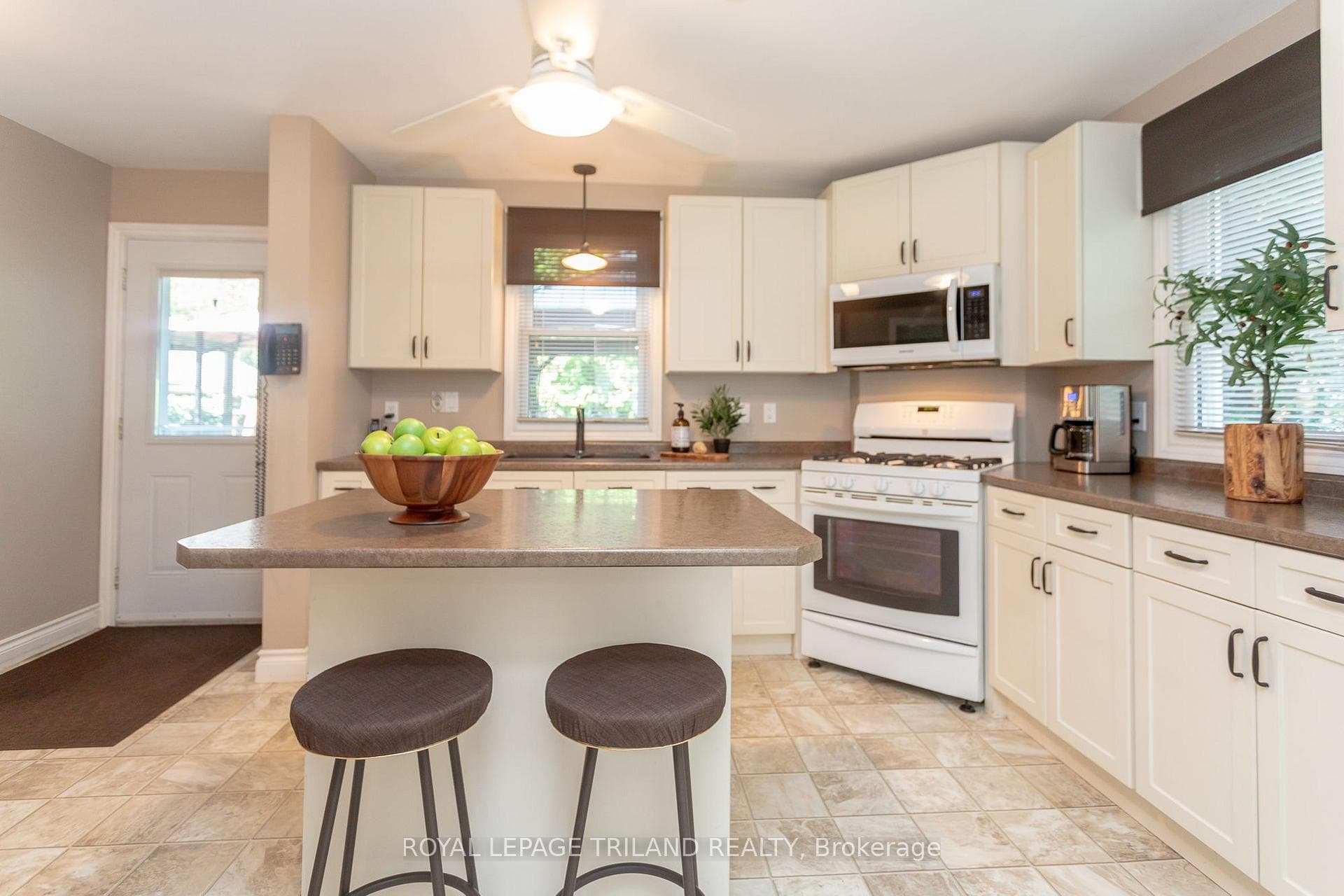 385 Boler Road photo 11