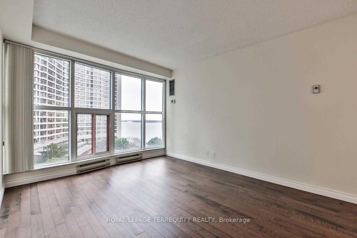 77 Harbour Square Unit 1407 photo 8