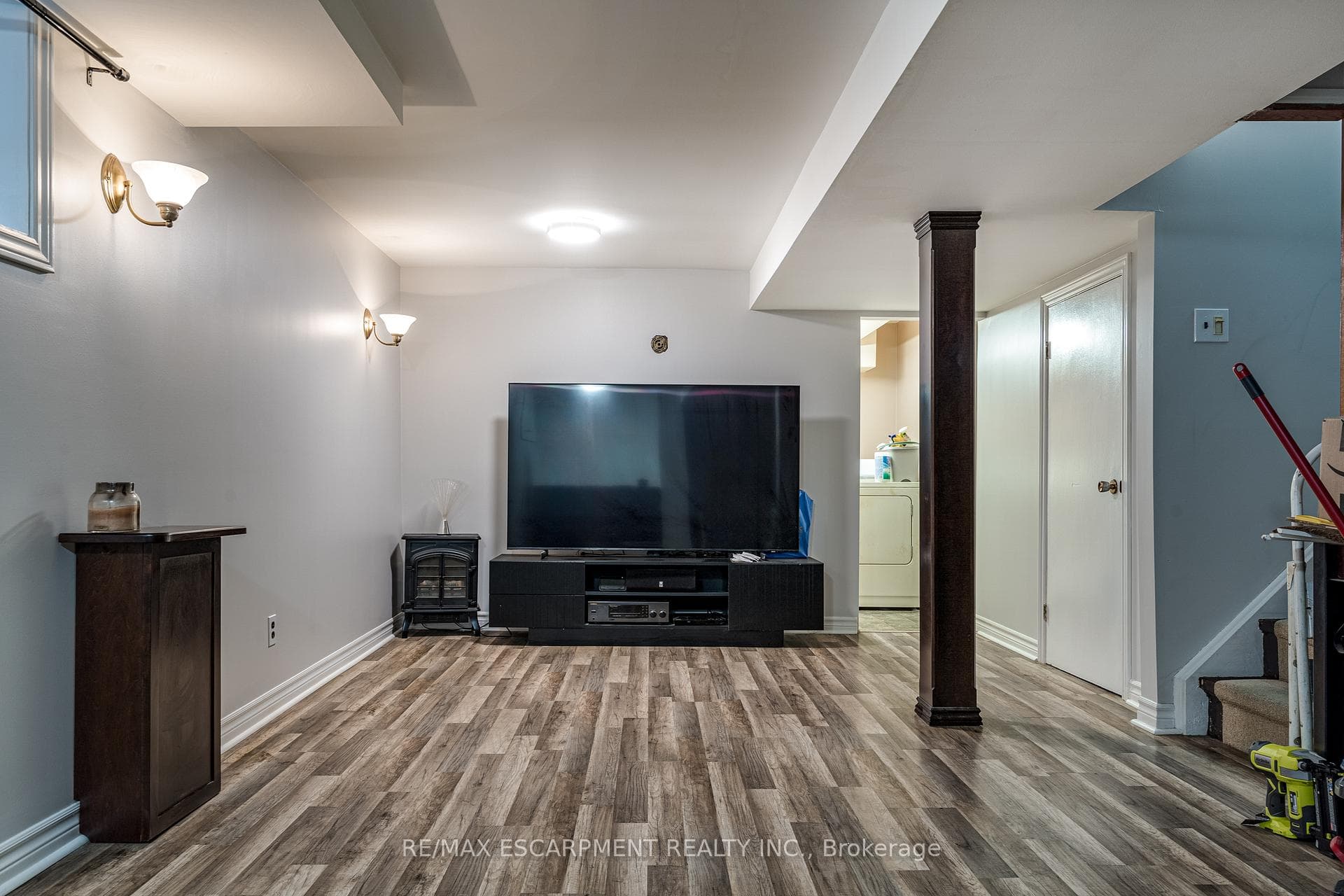 132 Hansen Road photo 31