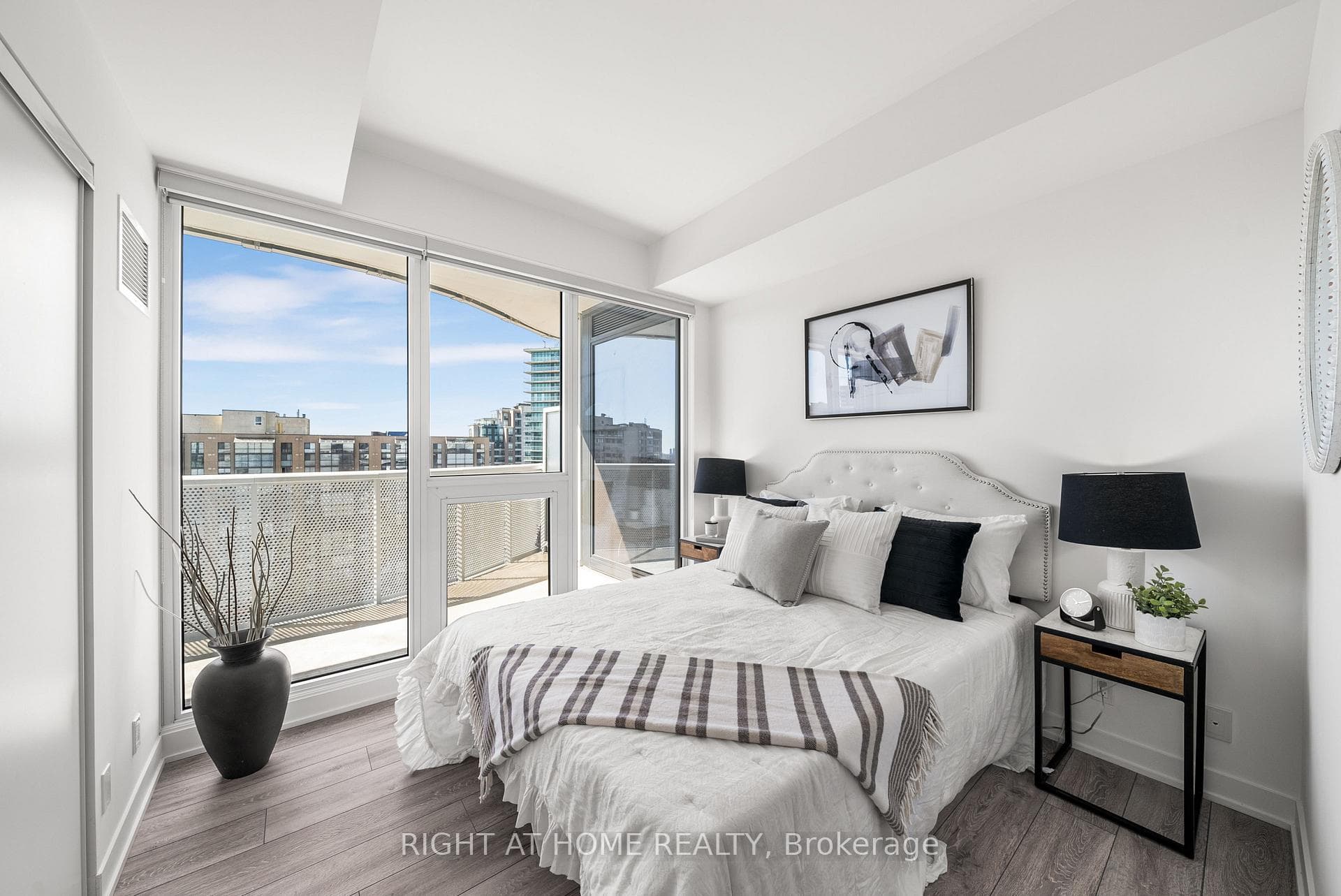 15 Holmes Avenue Unit 1502 photo 9