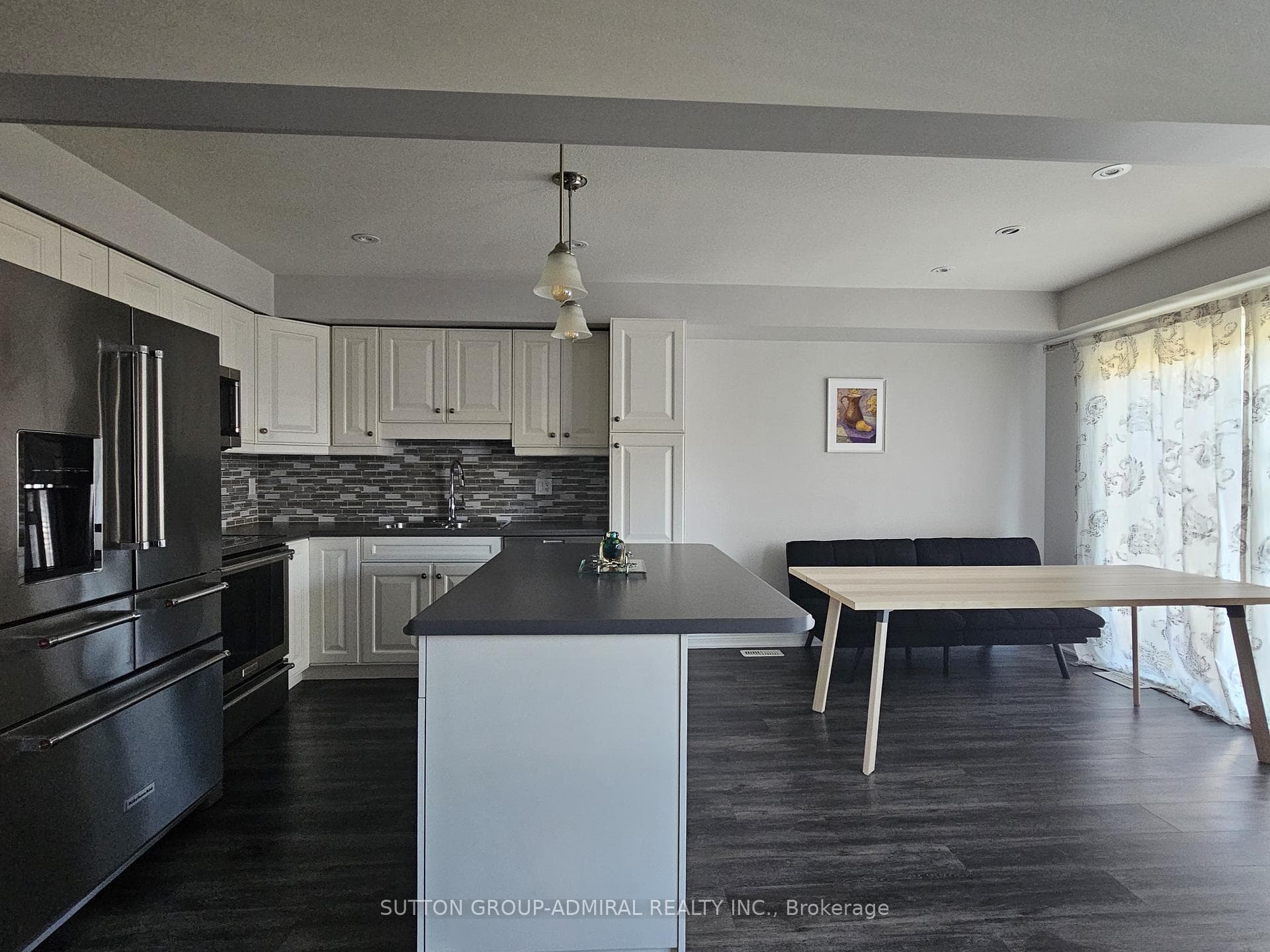 6412 SHAPTON Crescent photo 7