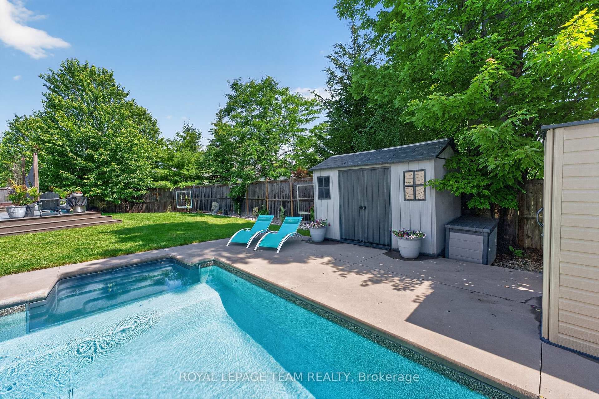252 Sunnyridge Crescent photo 39
