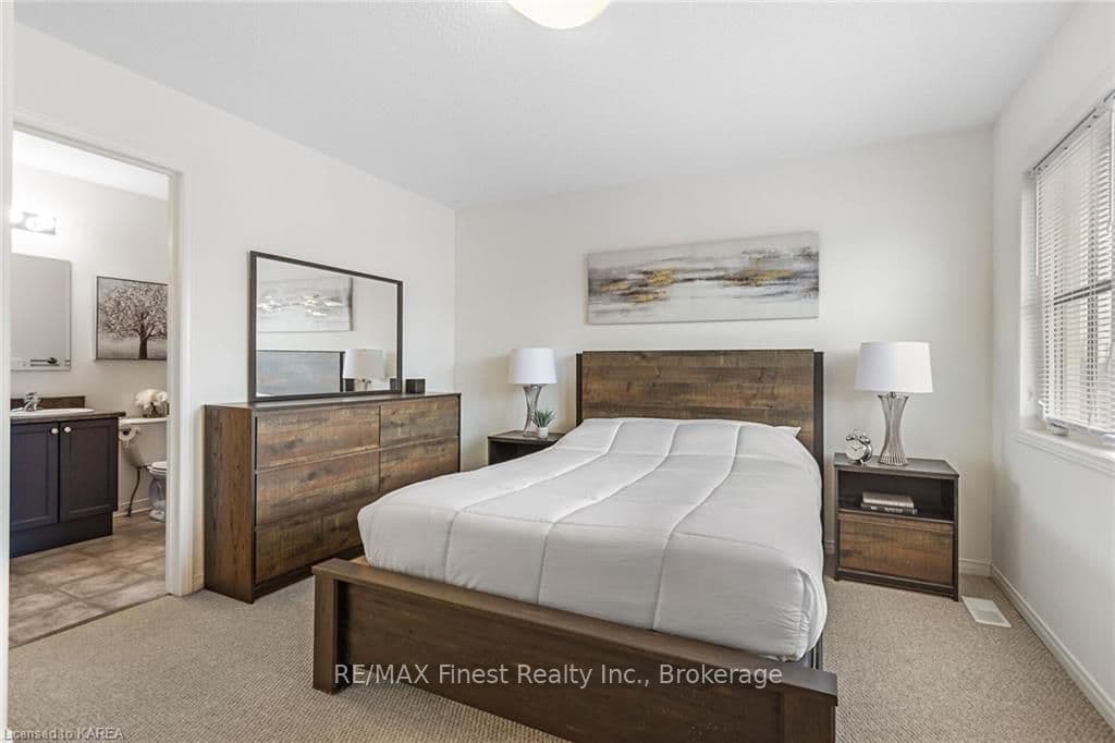 1564 CRIMSON Crescent photo 15