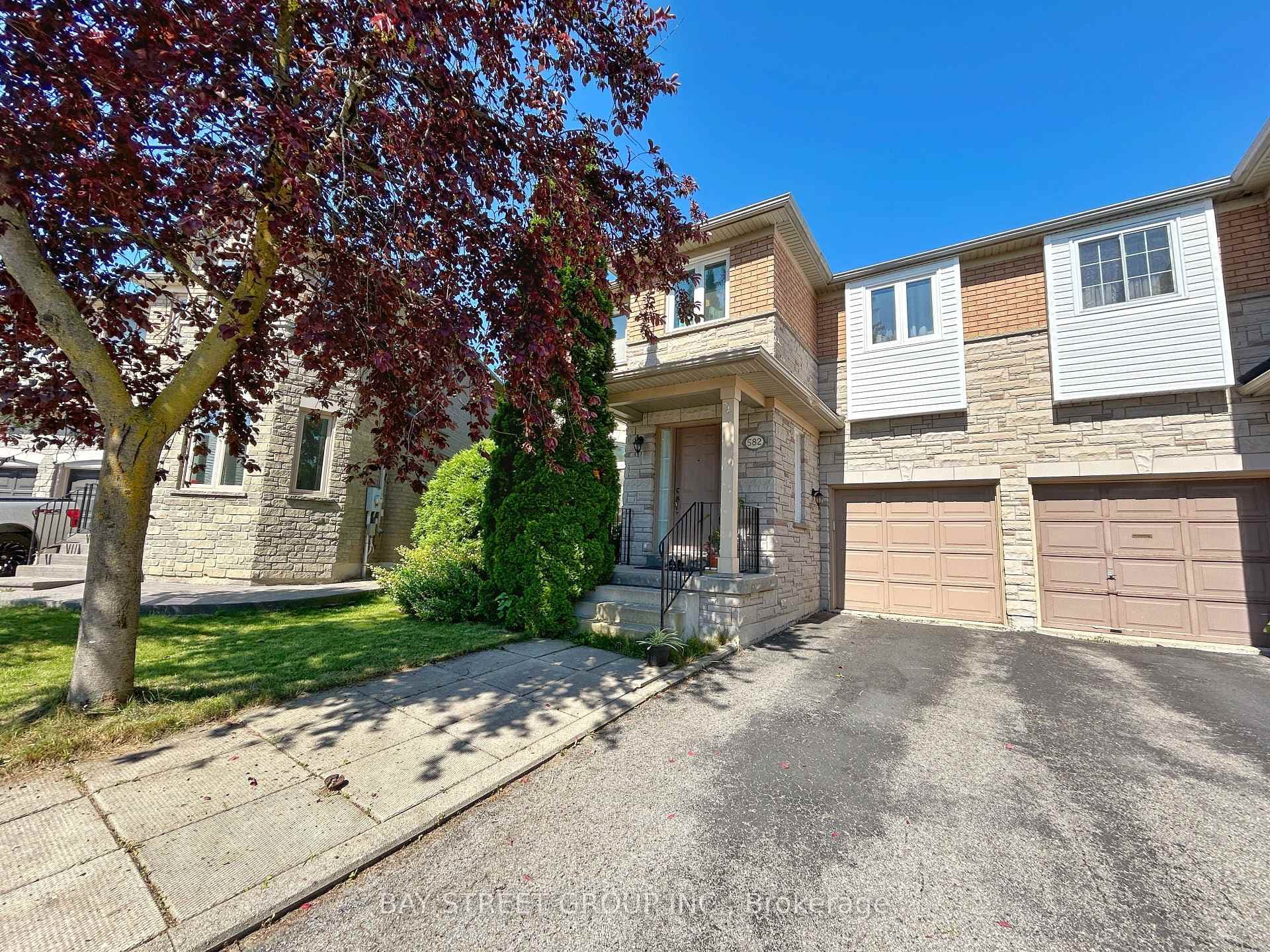 582 Lumsden Drive photo 1