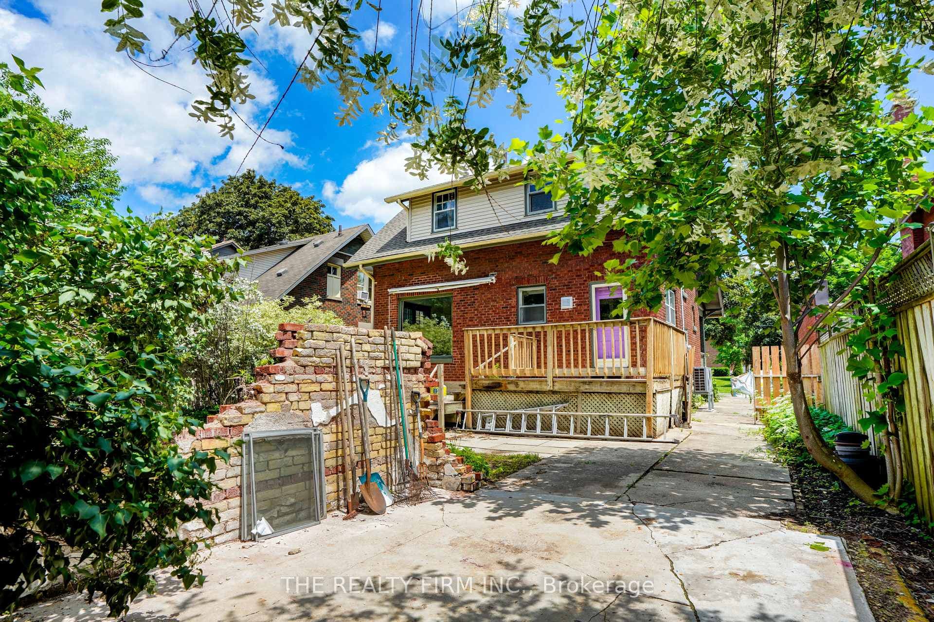 925 Maitland Street photo 44